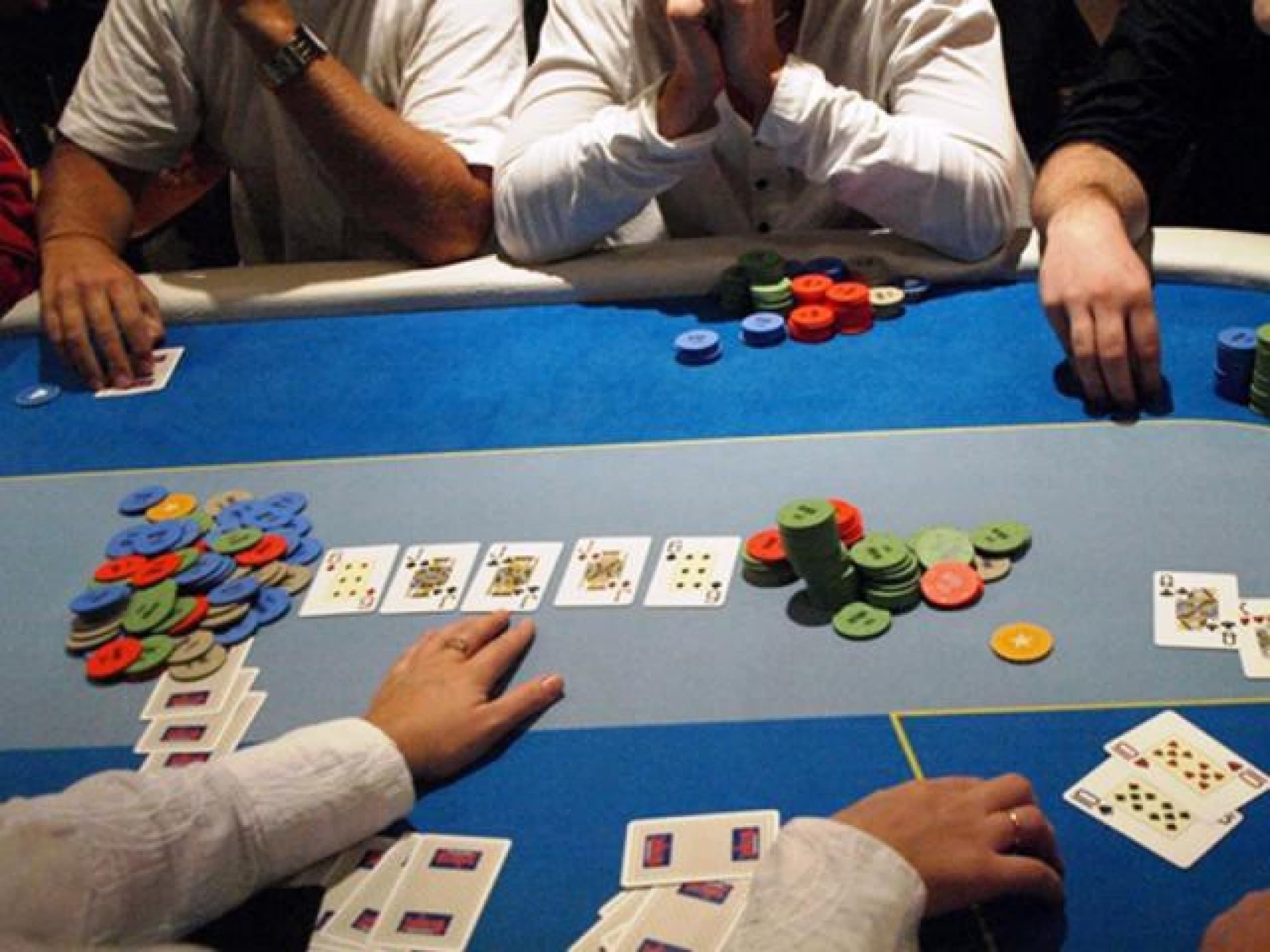 Ohjattu pokeriturnaus 10:lle | Helsinki | Elamyslahjat