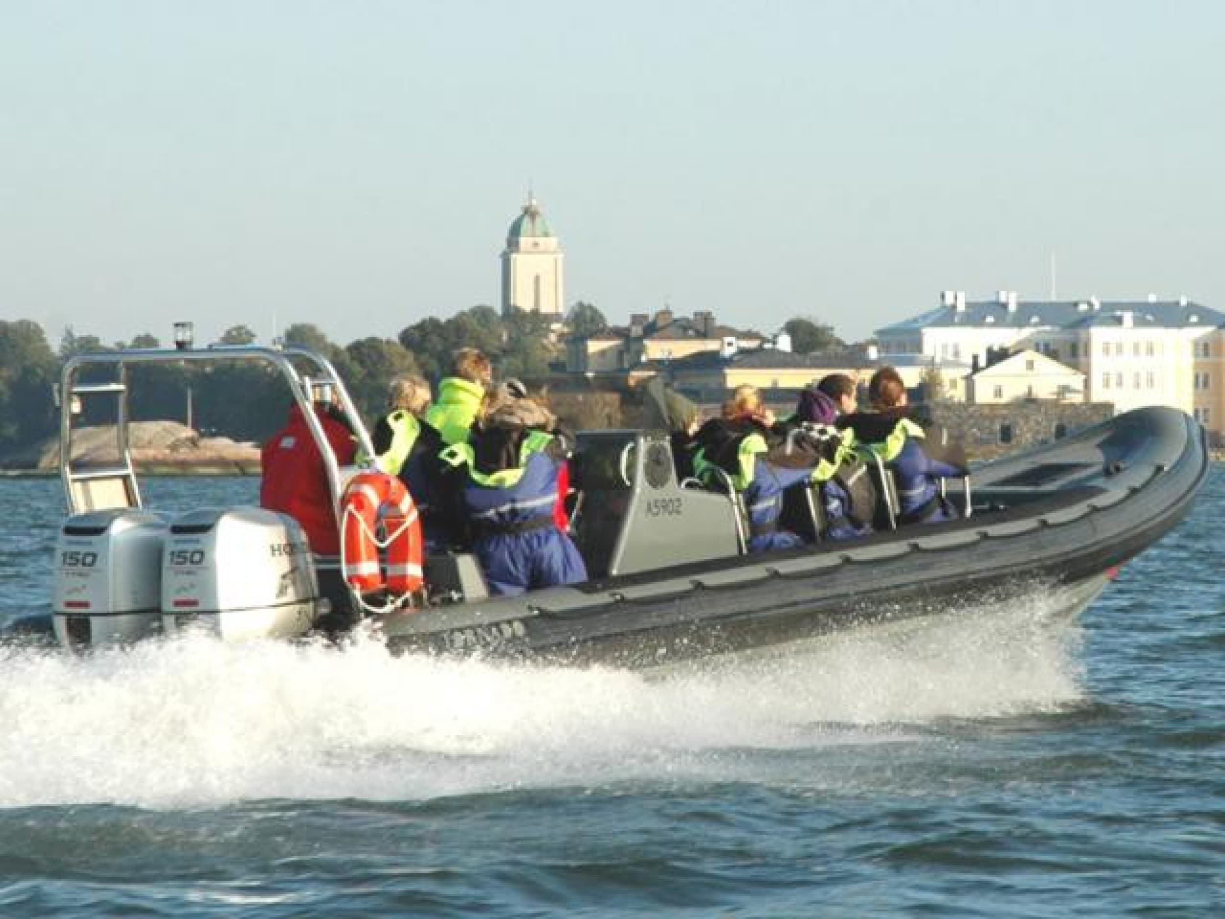 Helsingin risteily RIB kumiveneellä (8:lle) | Helsinki | Elamyslahjat
