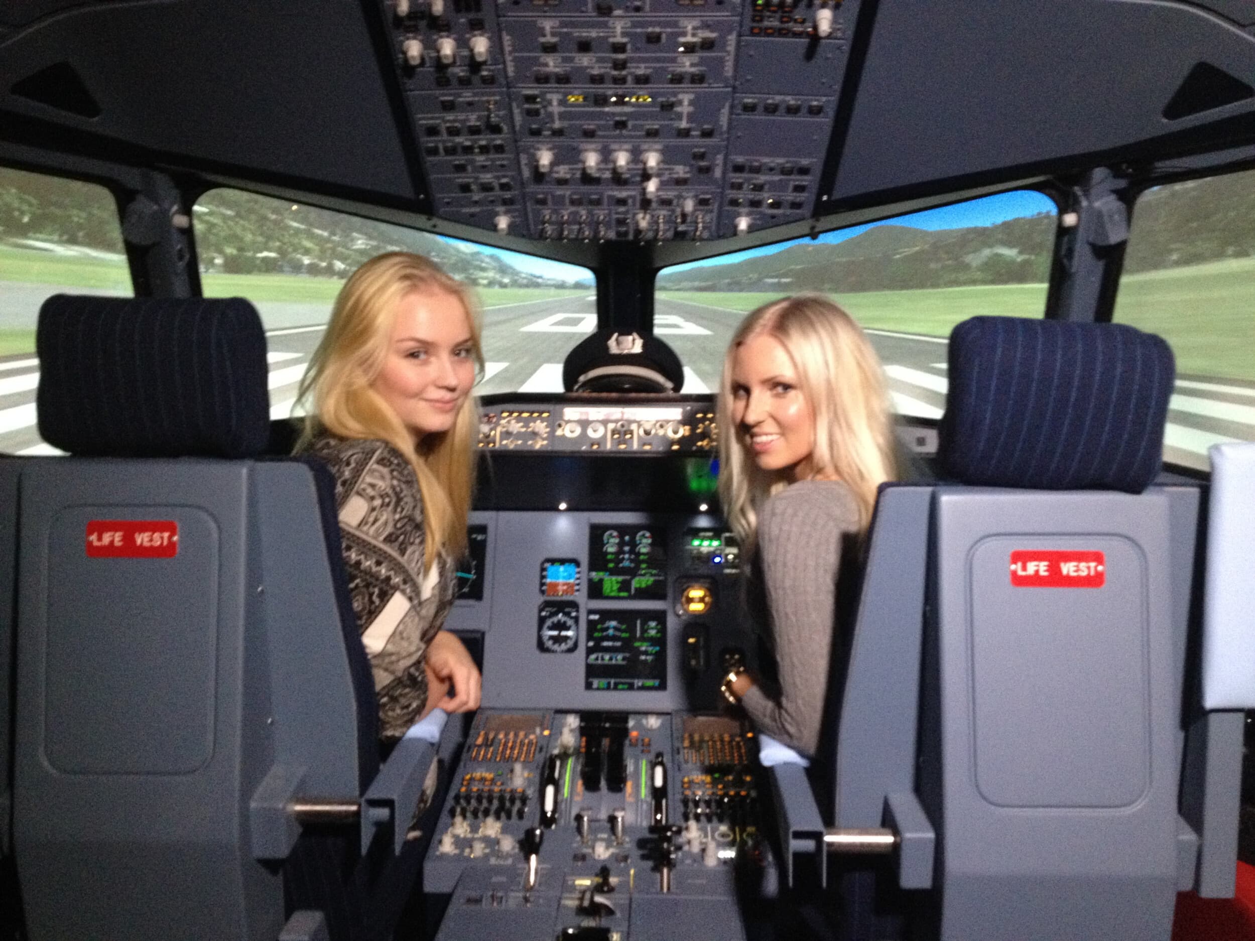 Helsinki-Tallinna - Lentosimulaattori | Vantaa | Elamyslahjat