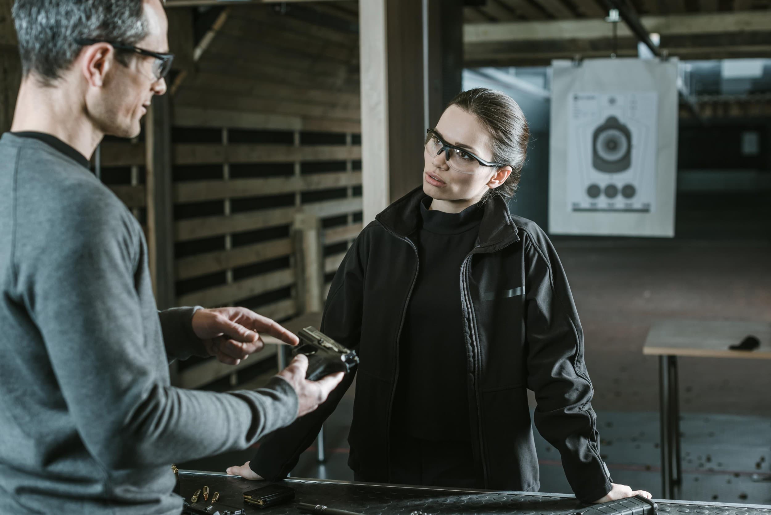 Ammuntaa käsiaseilla kahdelle | Tallinna | Elamyslahjat