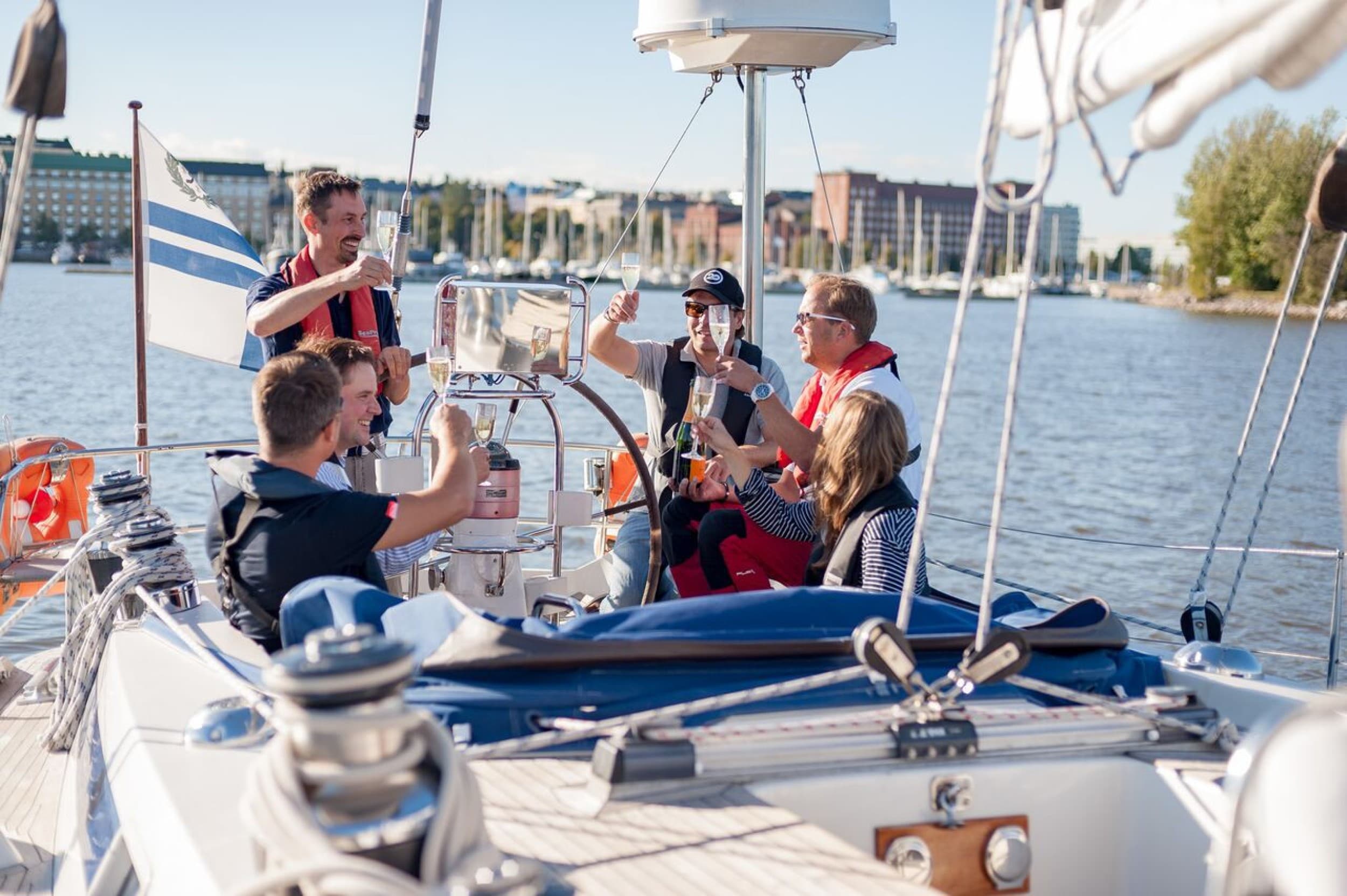 Pitkä purjehdusretki Belmontilla | Helsinki | Elamyslahjat