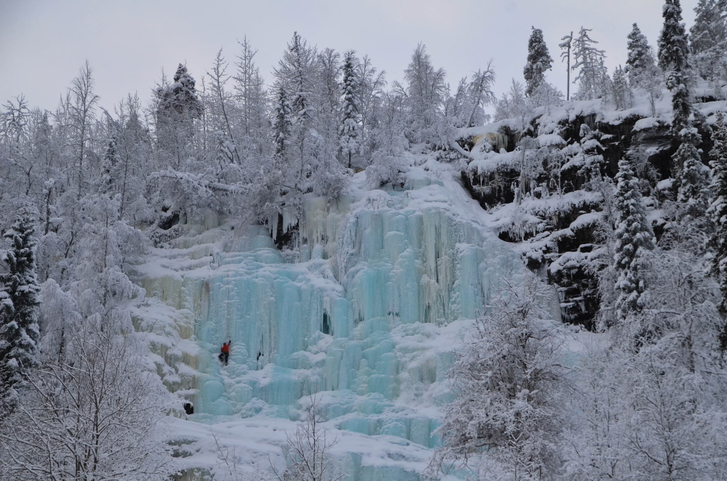 Korouoman jäätyneet vesiputoukset -retki kahdelle | Rovaniemi | Elamyslahjat