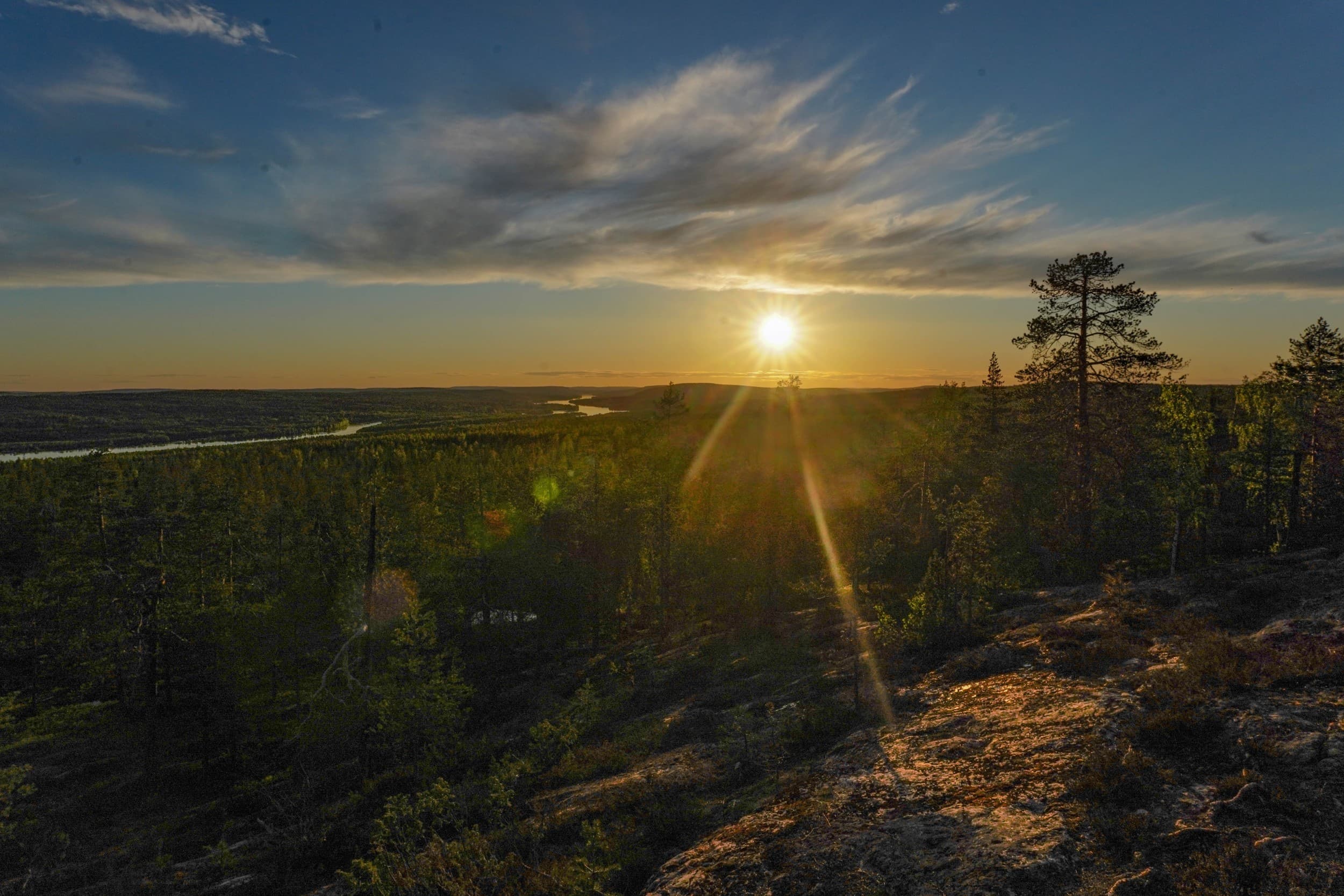 Kanoottiretki kahdelle keskiyön auringon alla | Rovaniemi | Elamyslahjat