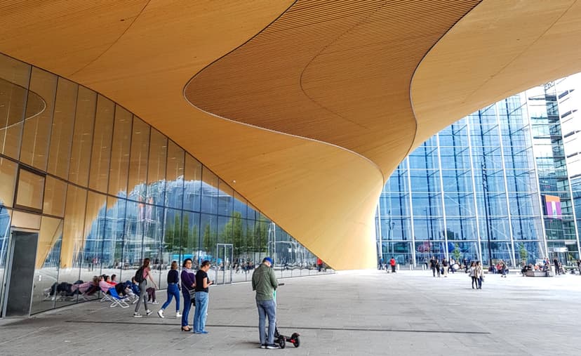 Vapaavalintainen opastettu kävelykierros | Helsinki