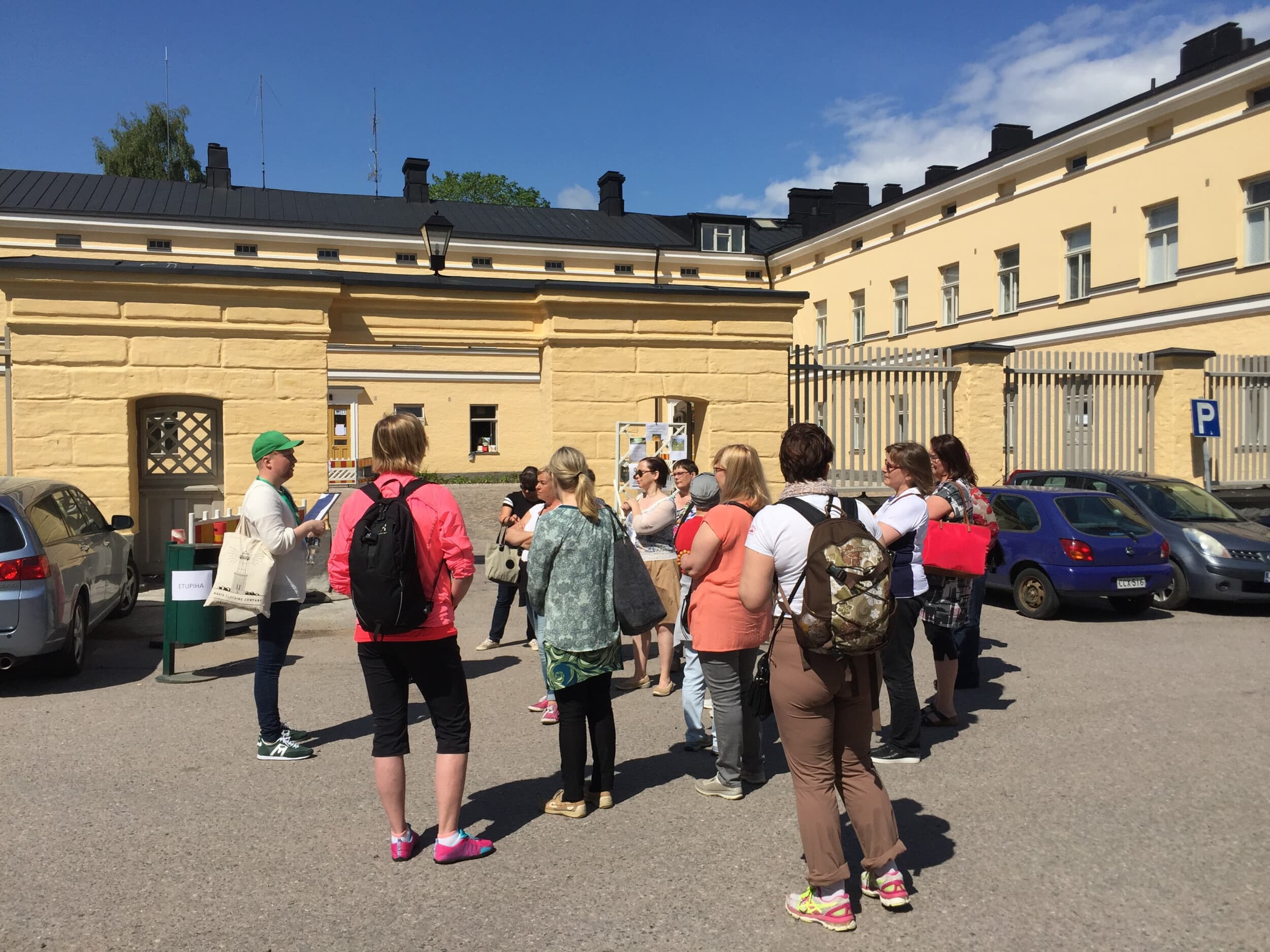 Vapaavalintainen opastettu kävelykierros kahdelle | Helsinki | Elamyslahjat