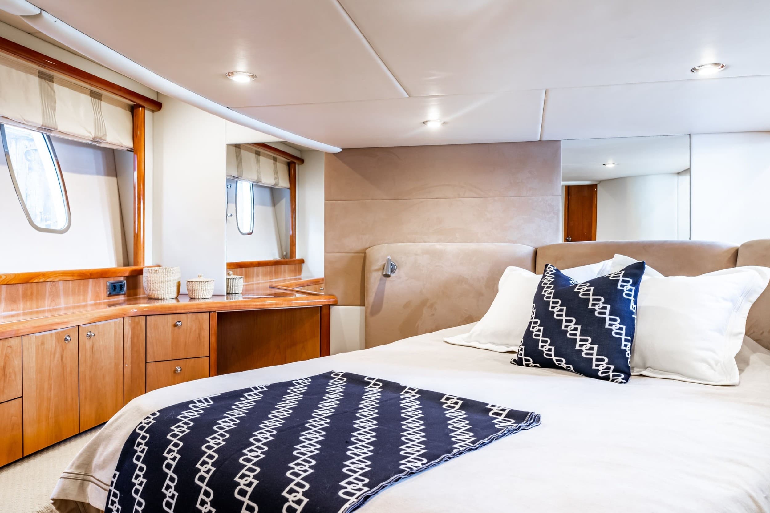 Kuuden tunnin retki luksusjahdilla 1-12:lle | Helsinki | Elamyslahjat