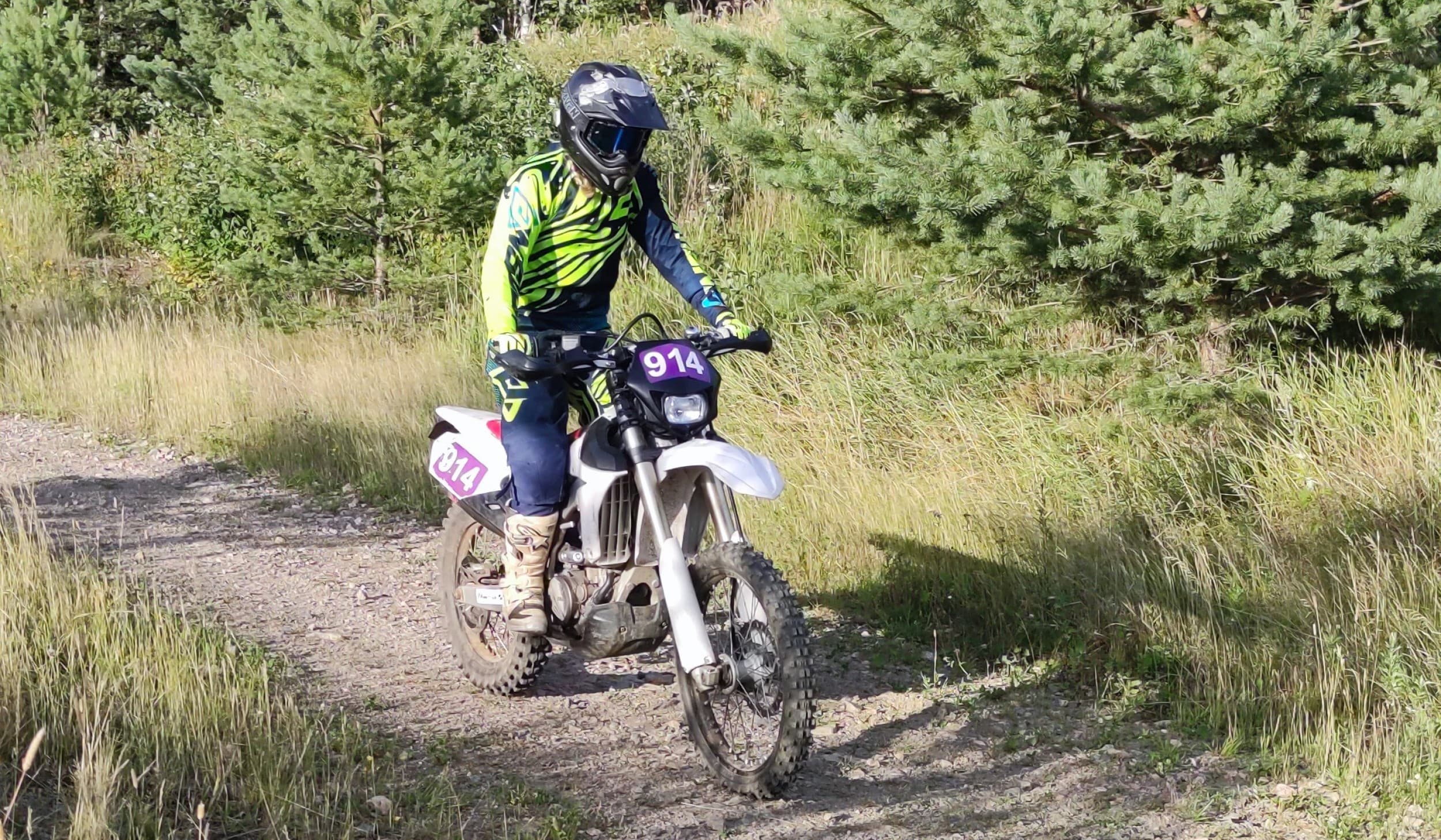 Enduro/motocross ajoelämys aikuiselle | Useampi paikkakunta | Elamyslahjat