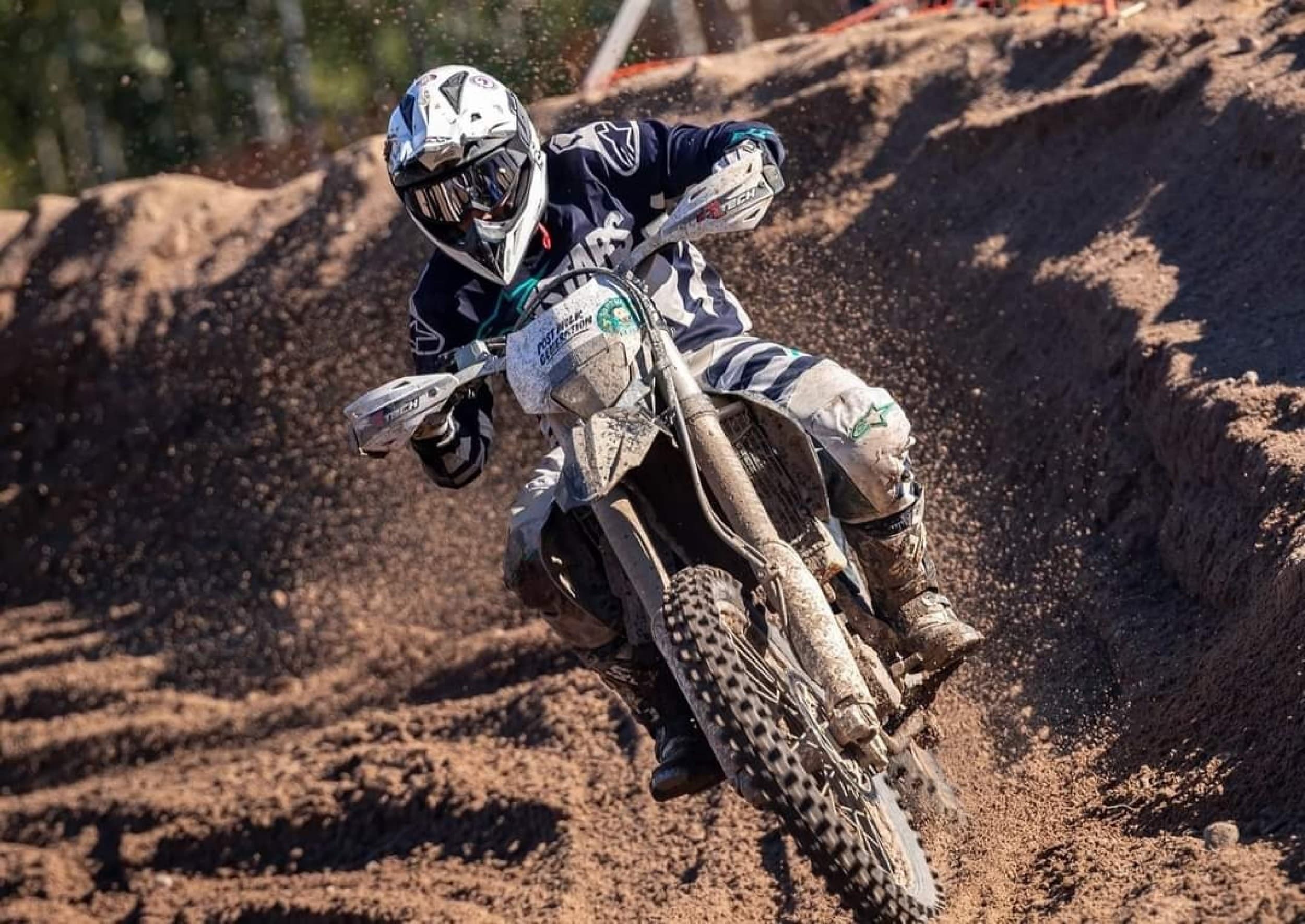 Enduro/motocross ajoelämys aikuiselle | Useampi paikkakunta | Elamyslahjat