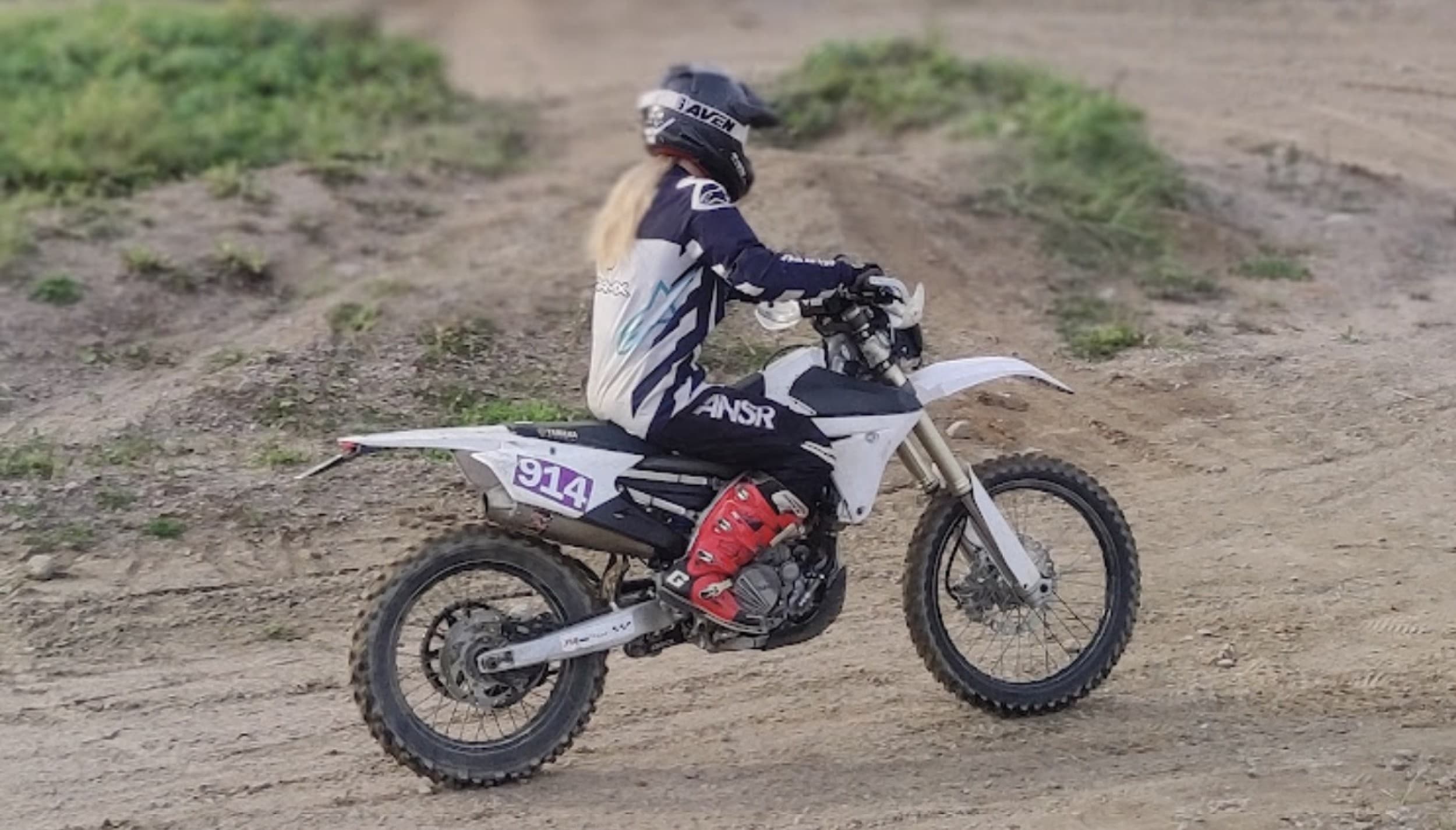 Enduro/motocross ajoelämys aikuiselle | Useampi paikkakunta | Elamyslahjat