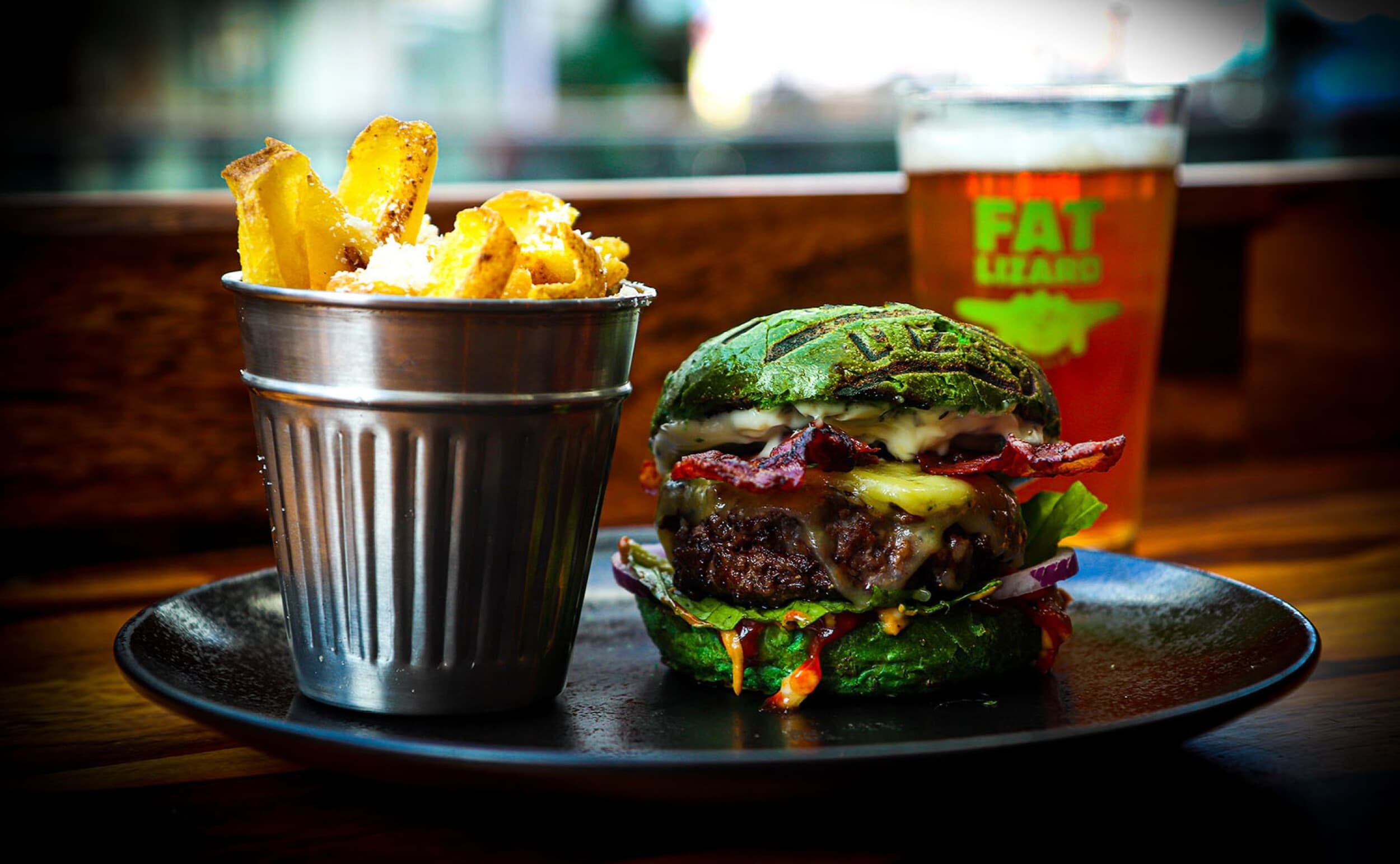 Ruokaelämys Burgers & Wine -ravintolassa 25 € | Helsinki | Elamyslahjat