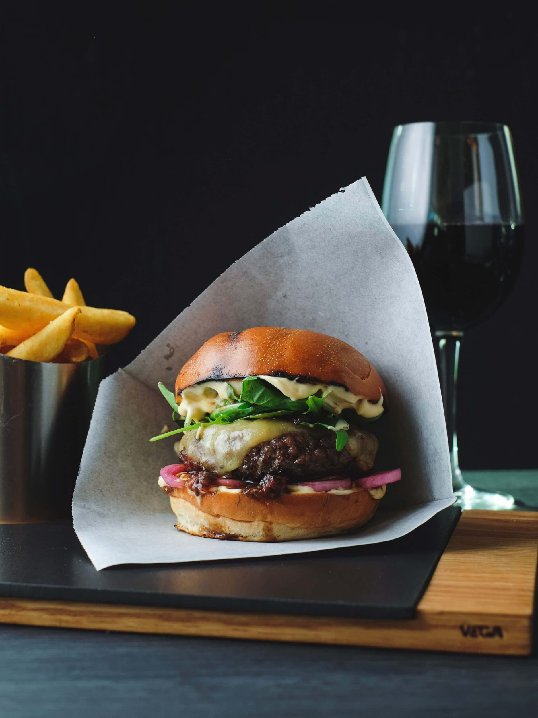 Ruokaelämys Burgers & Wine -ravintolassa 100€ | Helsinki