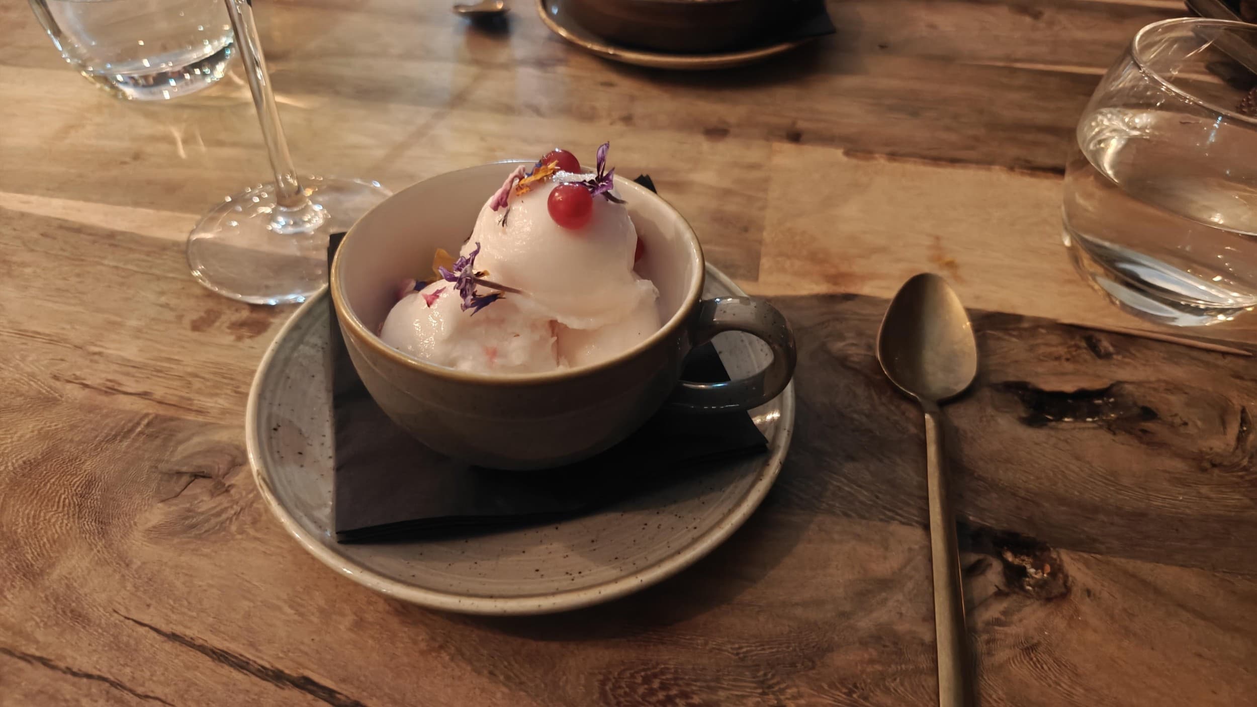 Ruokaelämys Burgers & Wine -ravintolassa 100€ | Helsinki