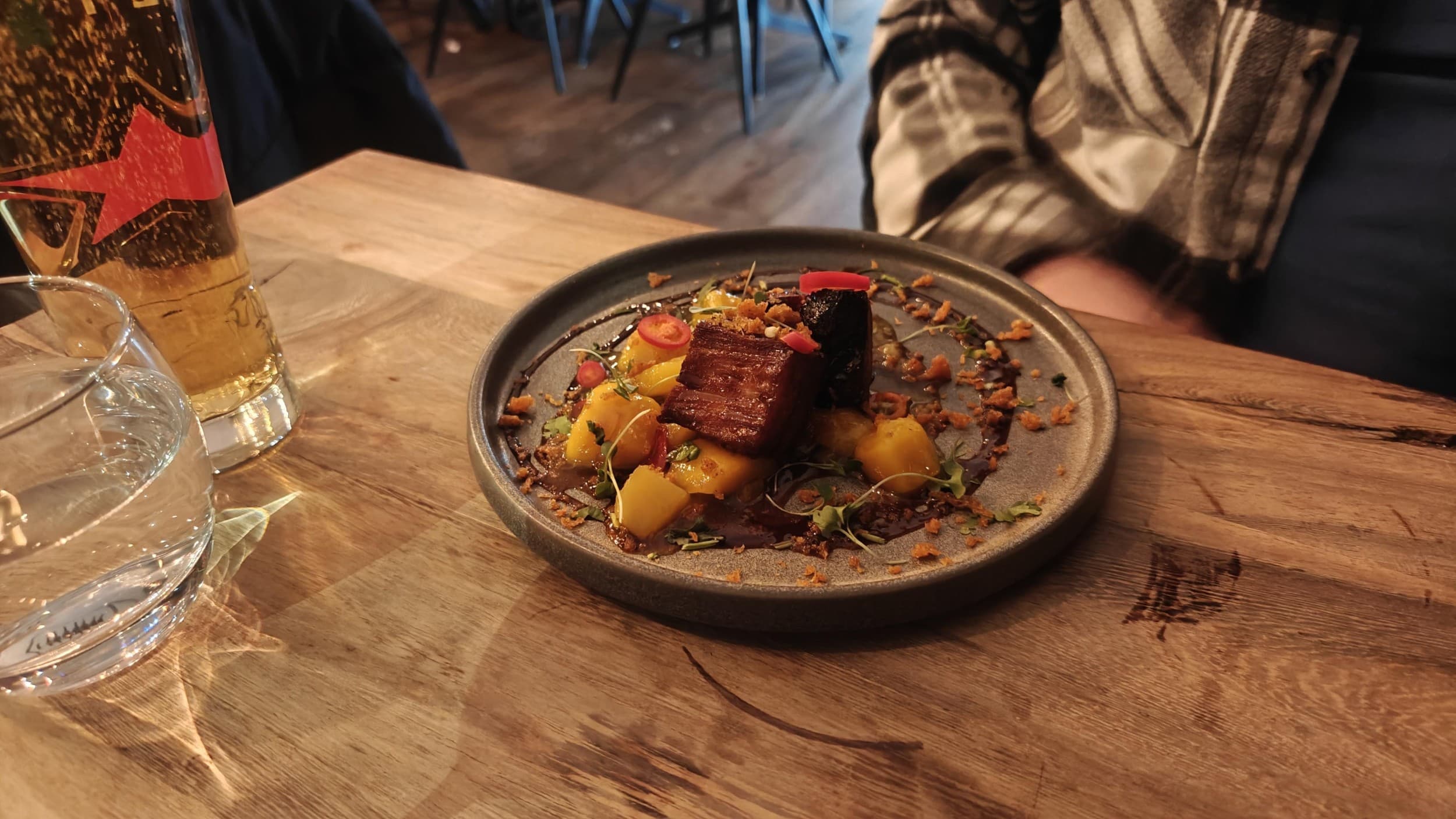 Neljän ruokalajin menu Burgers & Wine -ravintolassa kahdelle | Helsinki