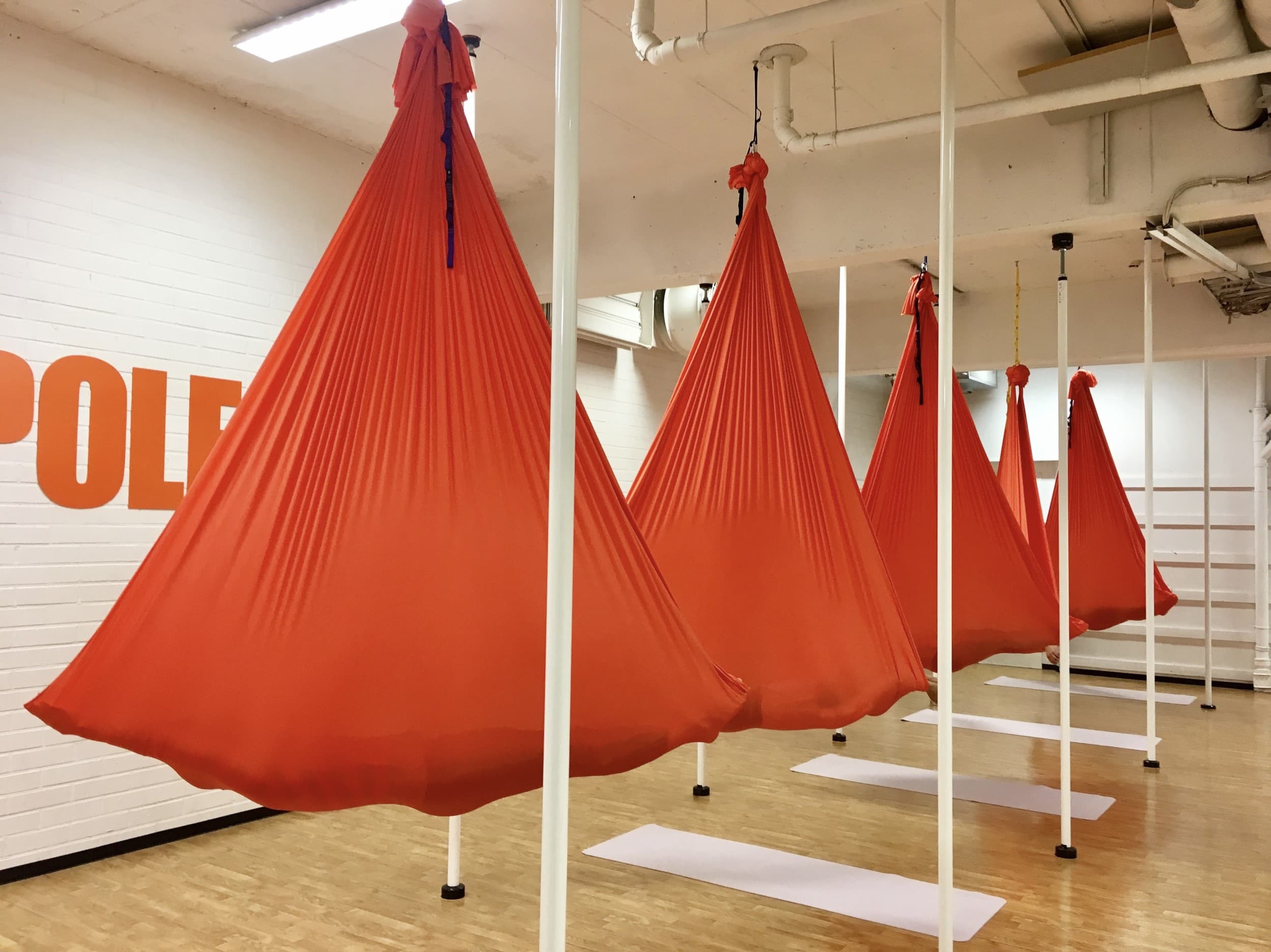 Akrobaattinen yksityistunti kahdelle - Pole4Fit | Helsinki | Espoo | Elamyslahjat