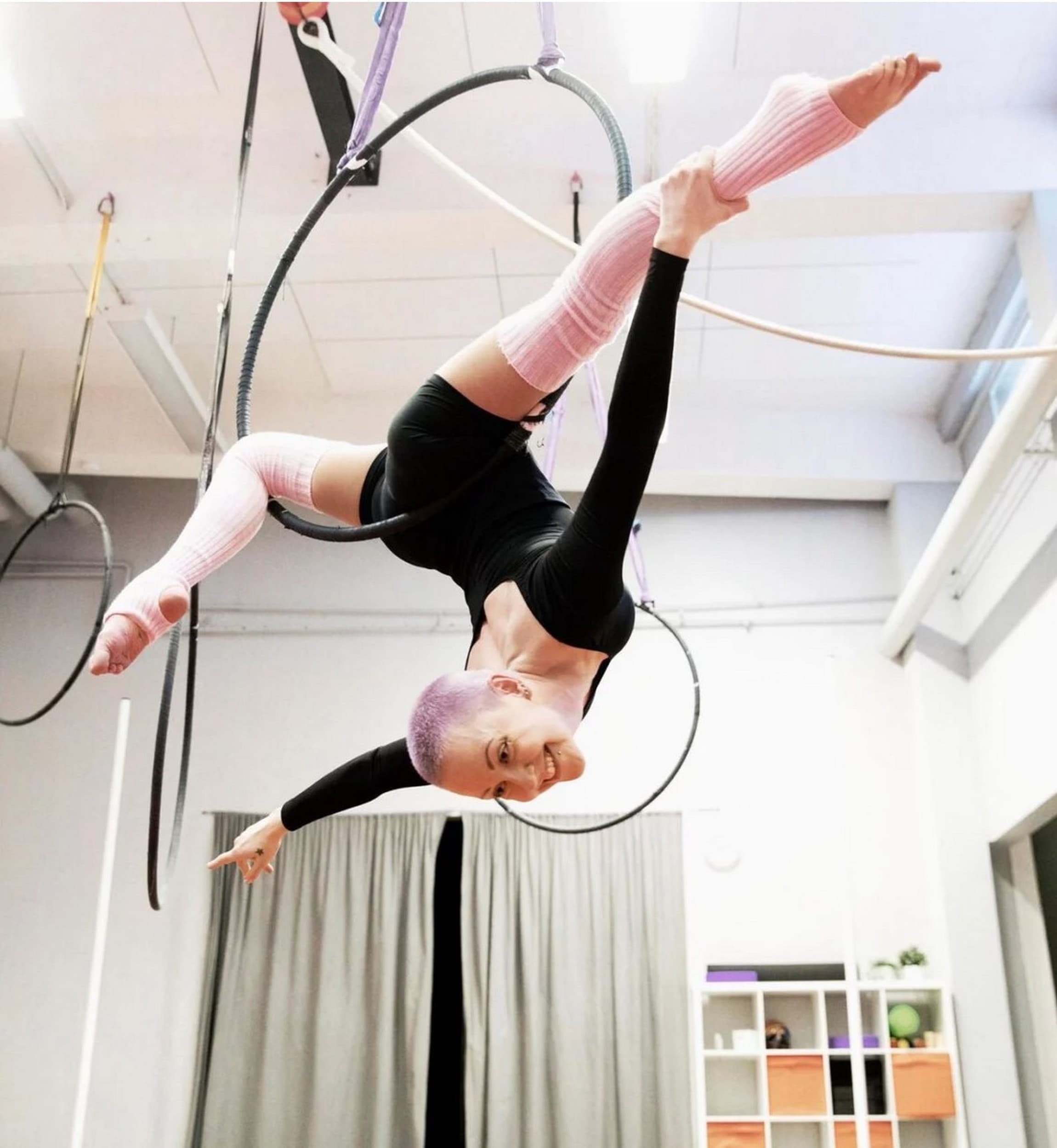Akrobaattinen yksityistunti kahdelle - Pole4Fit | Helsinki | Espoo | Elamyslahjat