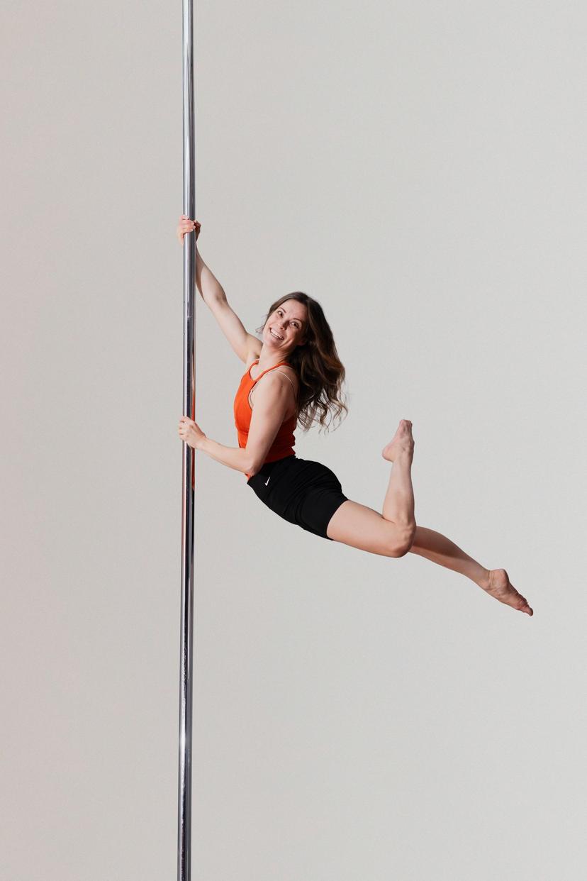 Tankotanssin yksityistunti neljälle - Pole4Fit | Helsinki | Espoo