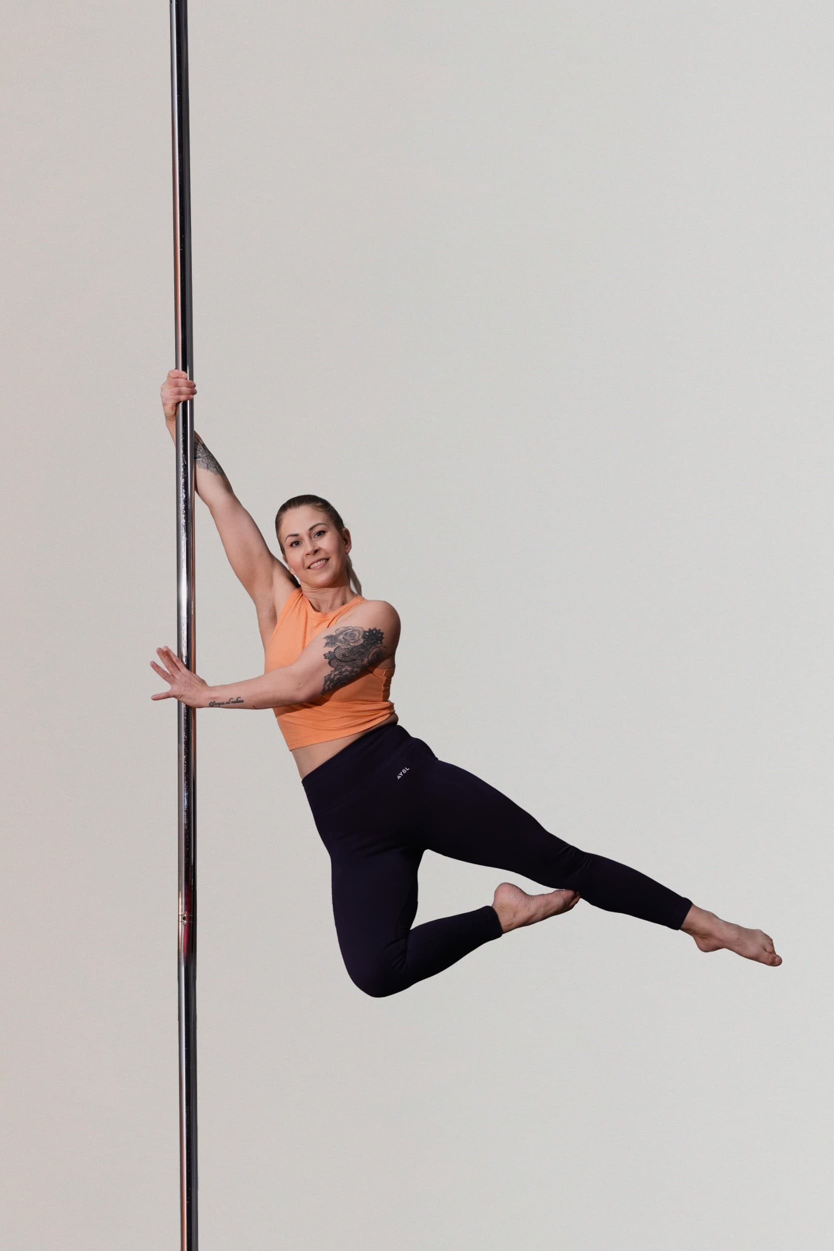 Tankotanssin yksityistunti neljälle - Pole4Fit | Helsinki | Espoo
