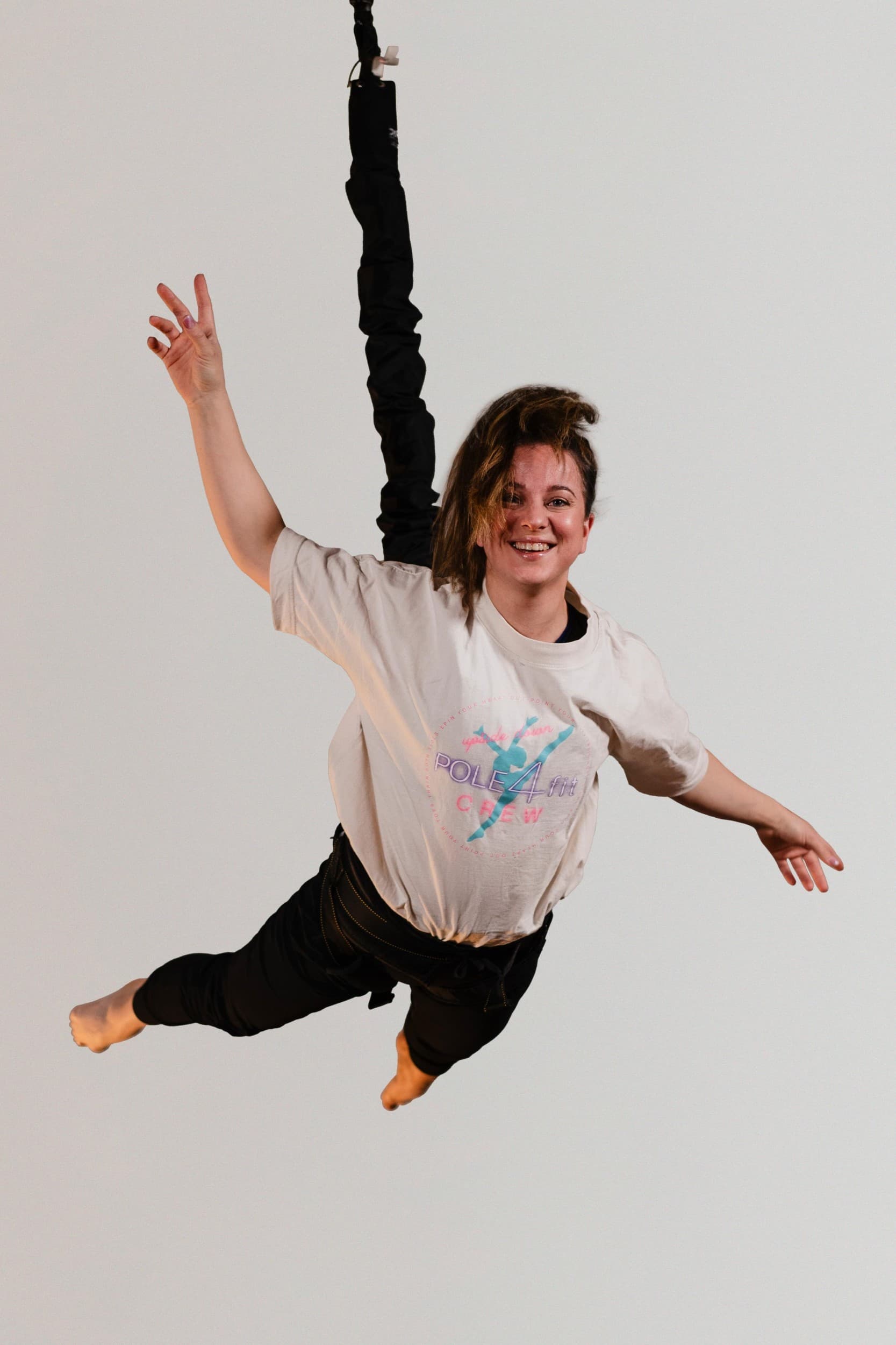 Aerial bungee yksityistunti 4:lle - Pole4Fit | Helsinki | Elamyslahjat