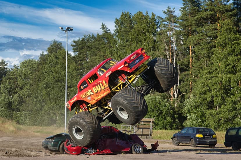 Monster truck -ajoelämys | Kauhava