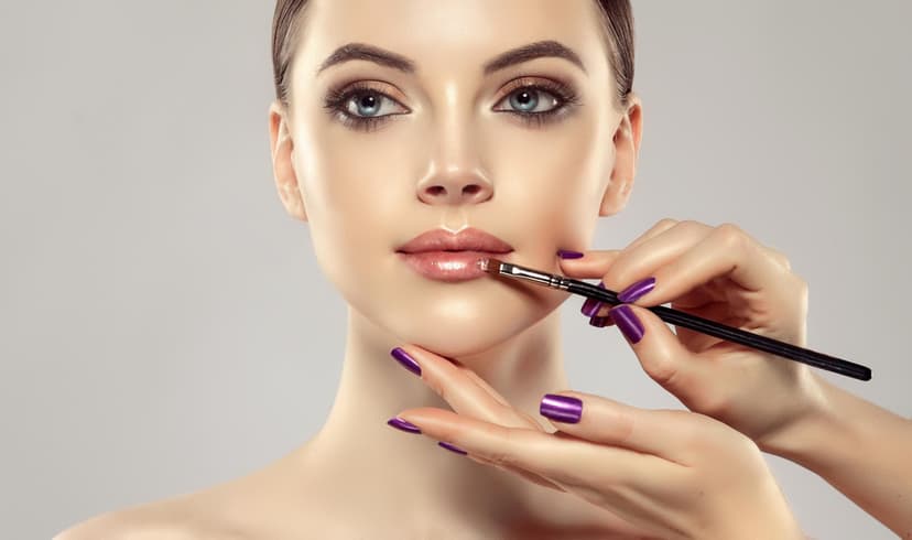 Hiusten pesu sekä kulmien värjäys ja muotoilu | Turku