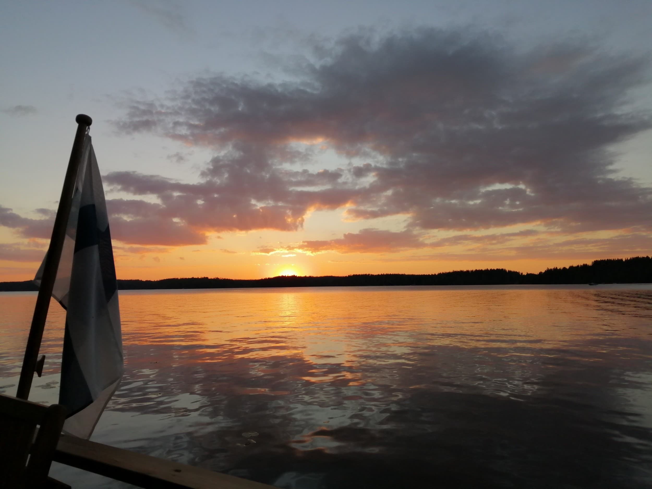 Houseboat Lohjan Helmi - 1vrk yöpyminen sesonkiaikana | Lohja