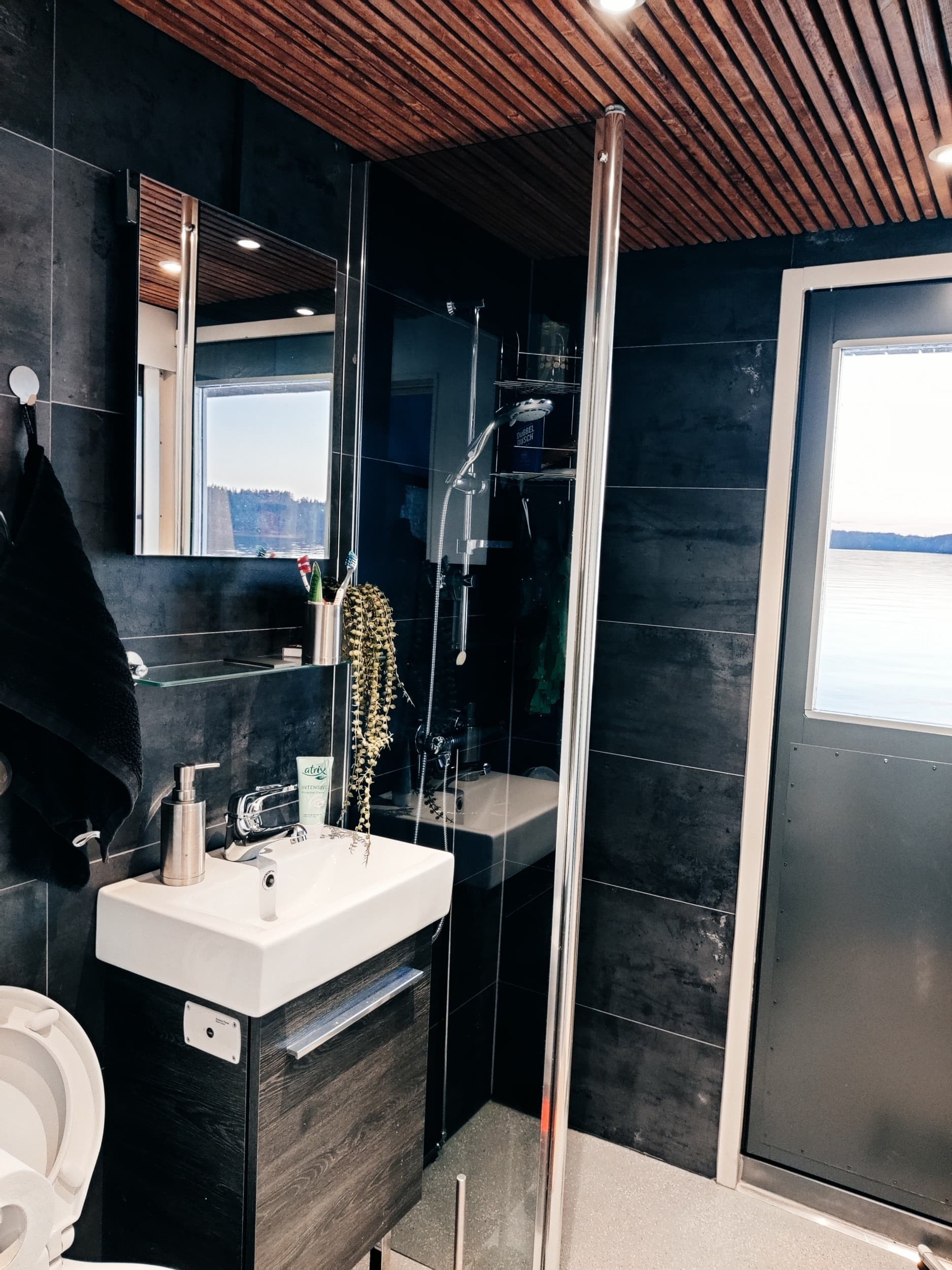 Houseboat Lohjan Helmi - 1vrk yöpyminen sesonkiaikana | Lohja