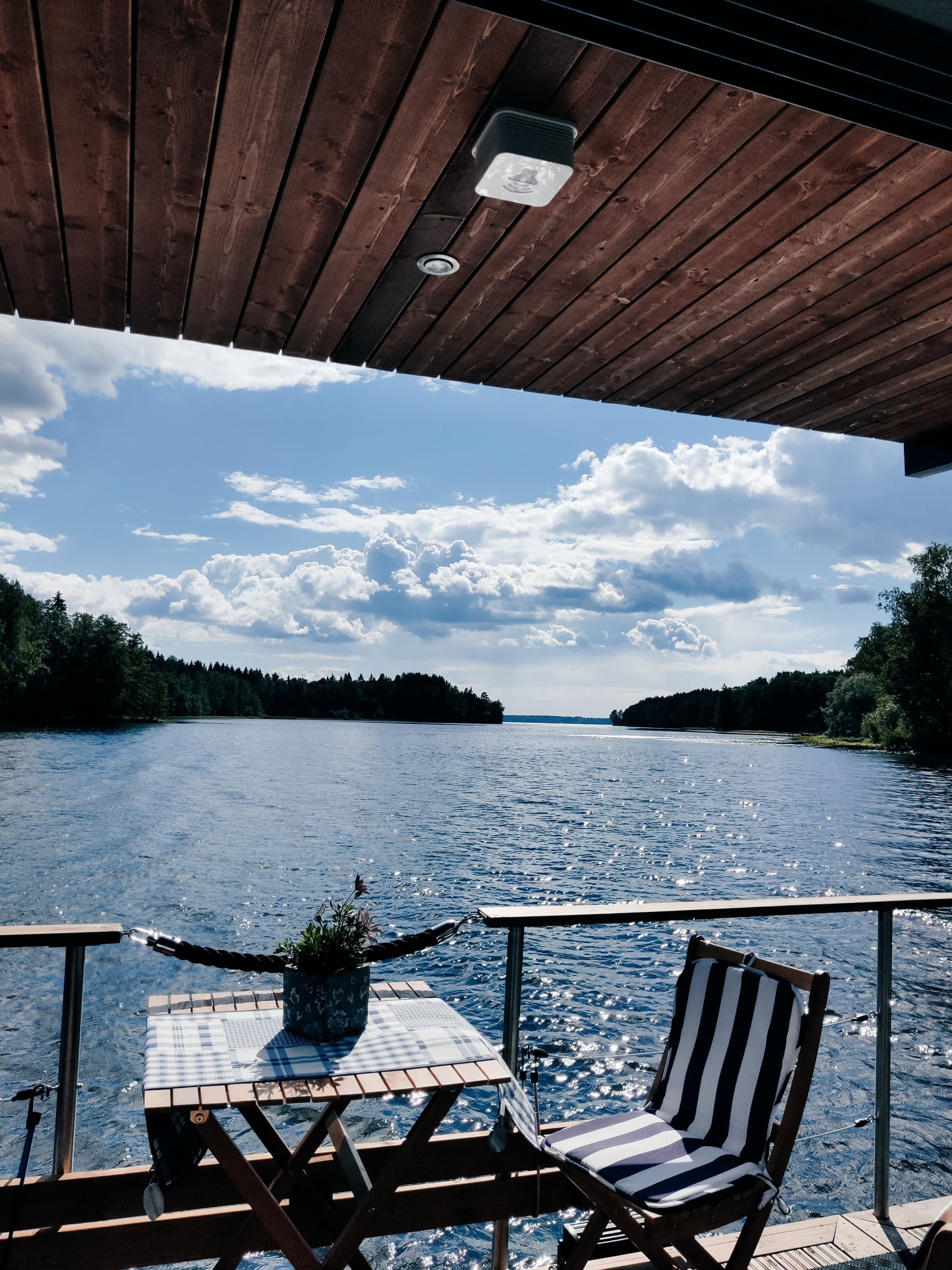 Houseboat Lohjan Helmi - 1vrk yöpyminen sesonkiaikana | Lohja