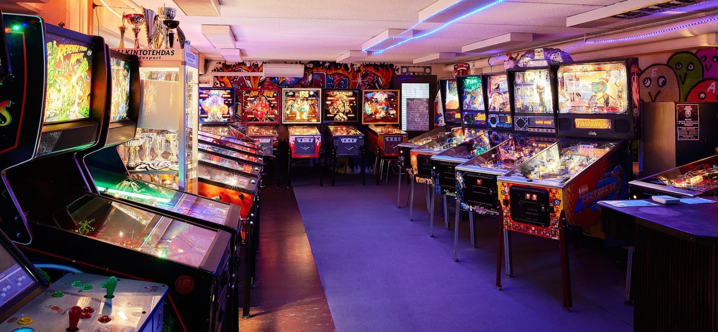 Yksityistilaisuus ryhmälle pelihallissa 3 tuntia, 21-25 henkilöä | Tampere | Elamyslahjat