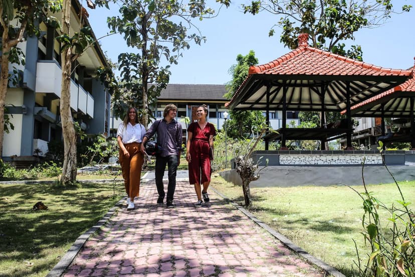 Vaihtolukukausi ulkomailla - lahjakortti 1500 € | Ulkomaat