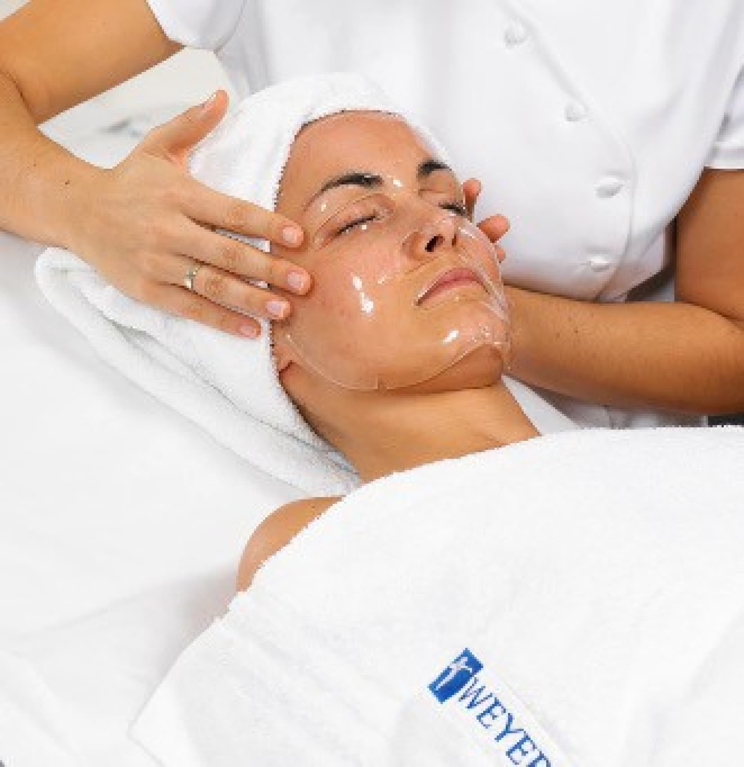 Täydellinen kasvohoito & BodyWrapping-kehokäärintä lymfapuvussa | Turku