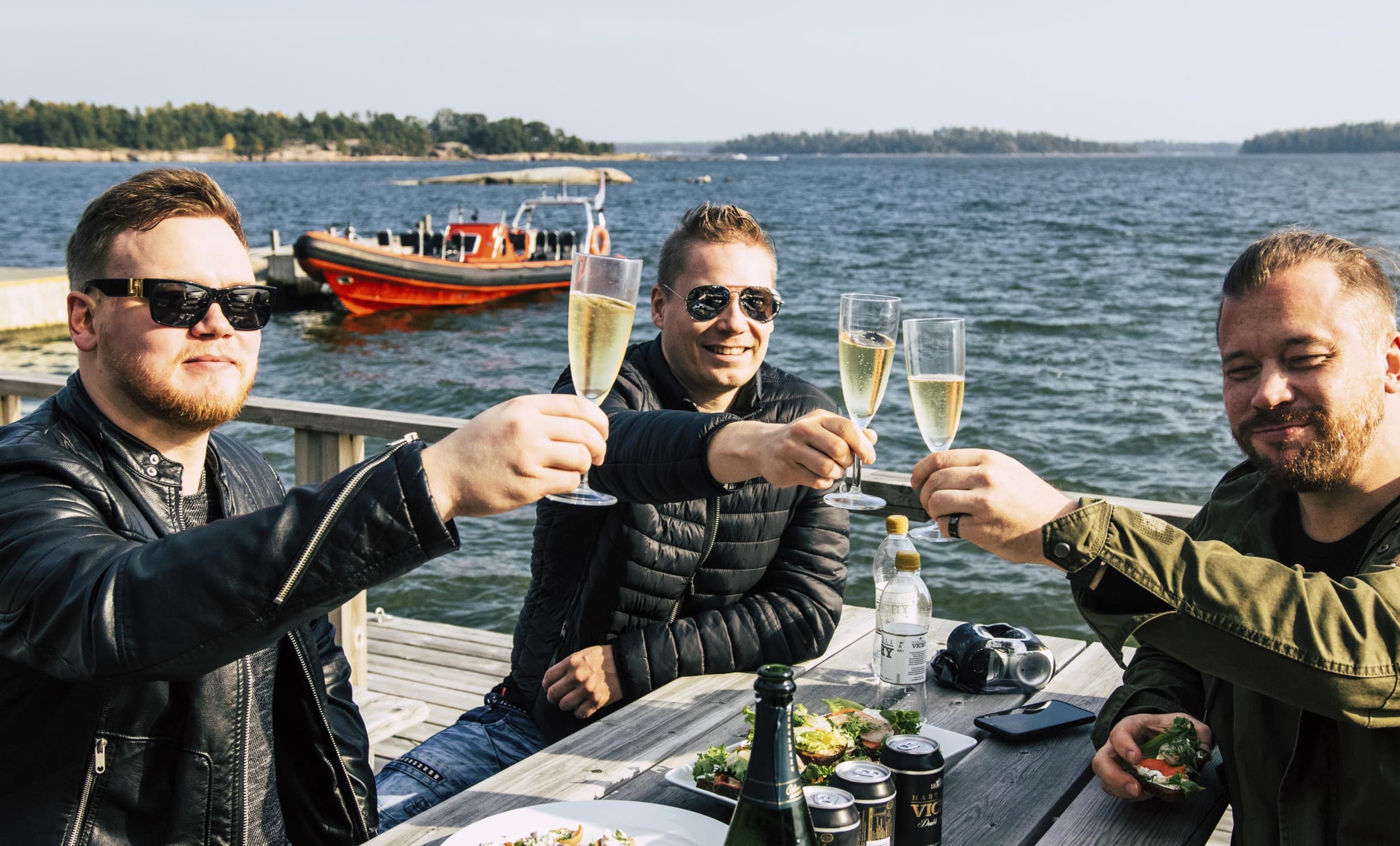 Helikopteri- ja RIB-vene-elämys neljälle | Helsinki | Elamyslahjat