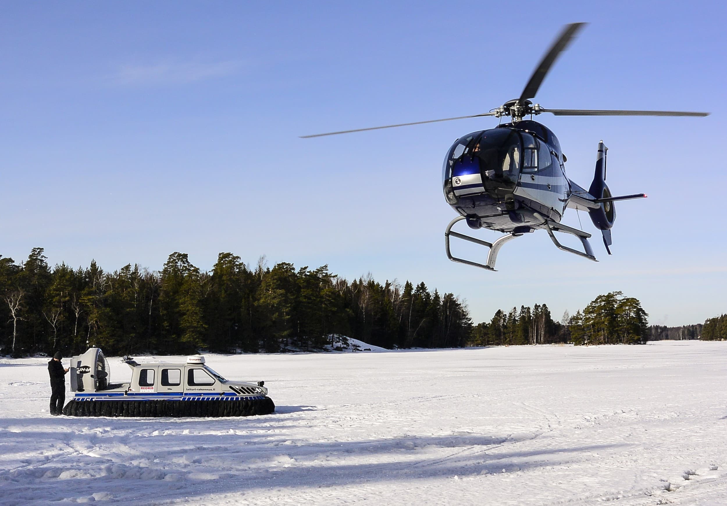 Helikopteri- ja ilmatyynyaluselämys neljälle | Helsinki