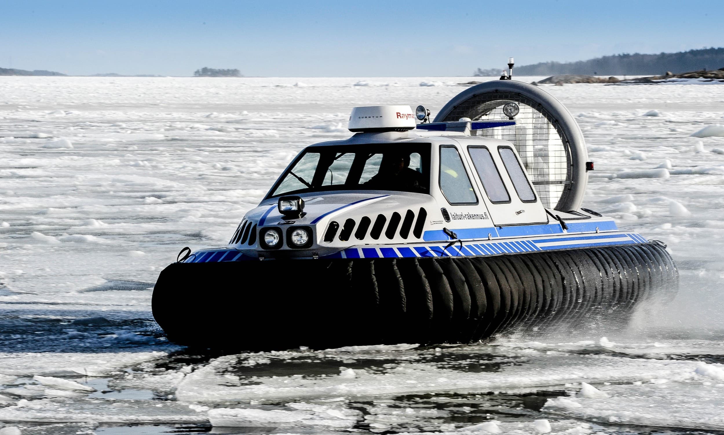 Helikopteri- ja ilmatyynyaluselämys neljälle | Helsinki
