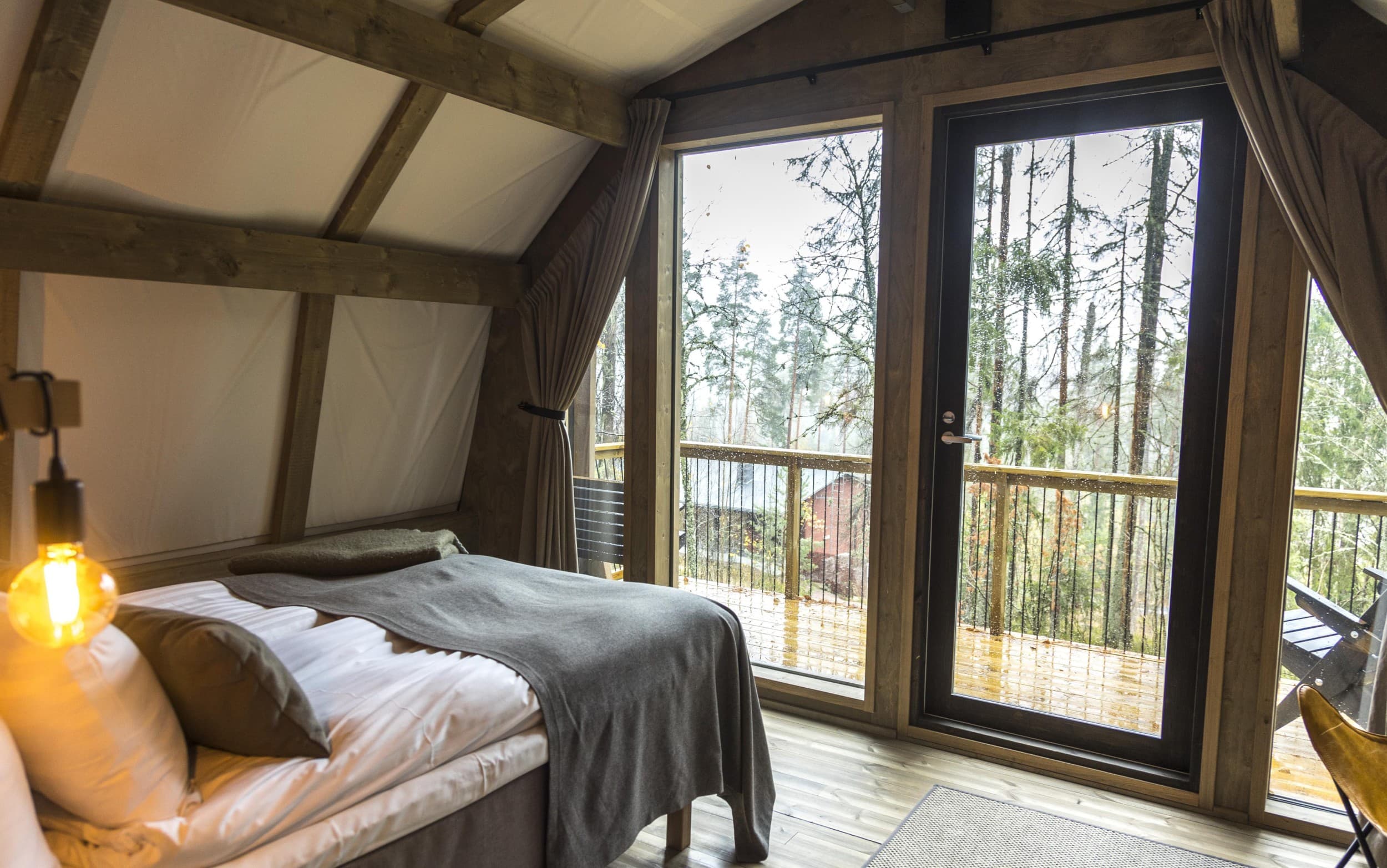 Kahden yön Glamping-luksustelttaelämys Nuuksion kansallispuistossa (2 hlö) | Espoo | Elamyslahjat