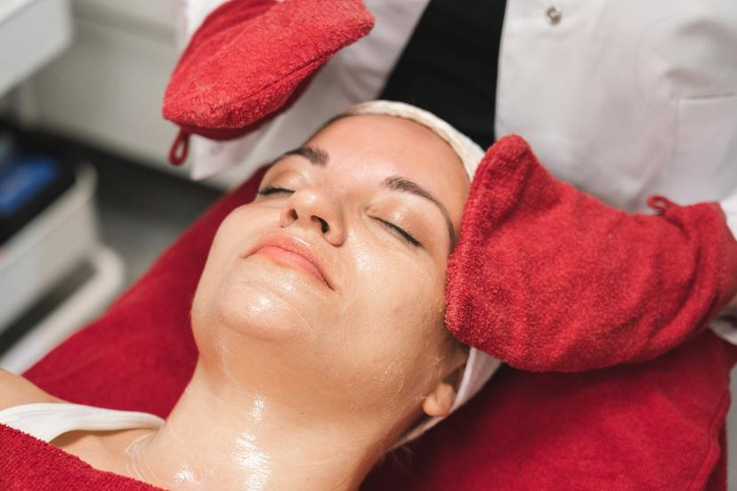 Ylellinen hemmotteleva kasvohoito 50 min | Tampere