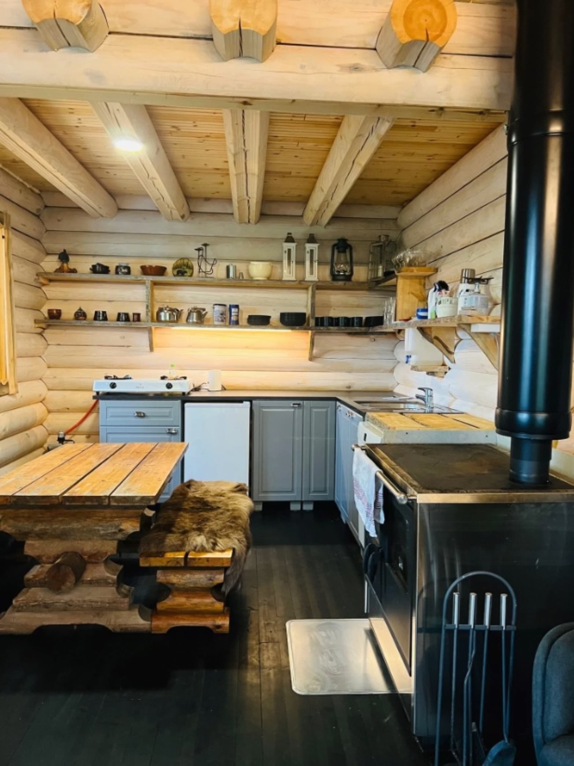 Täysihoidollinen majoitus erämökissä kahdelle viikonloppuna (2 vrk) | Ivalo | Elamyslahjat