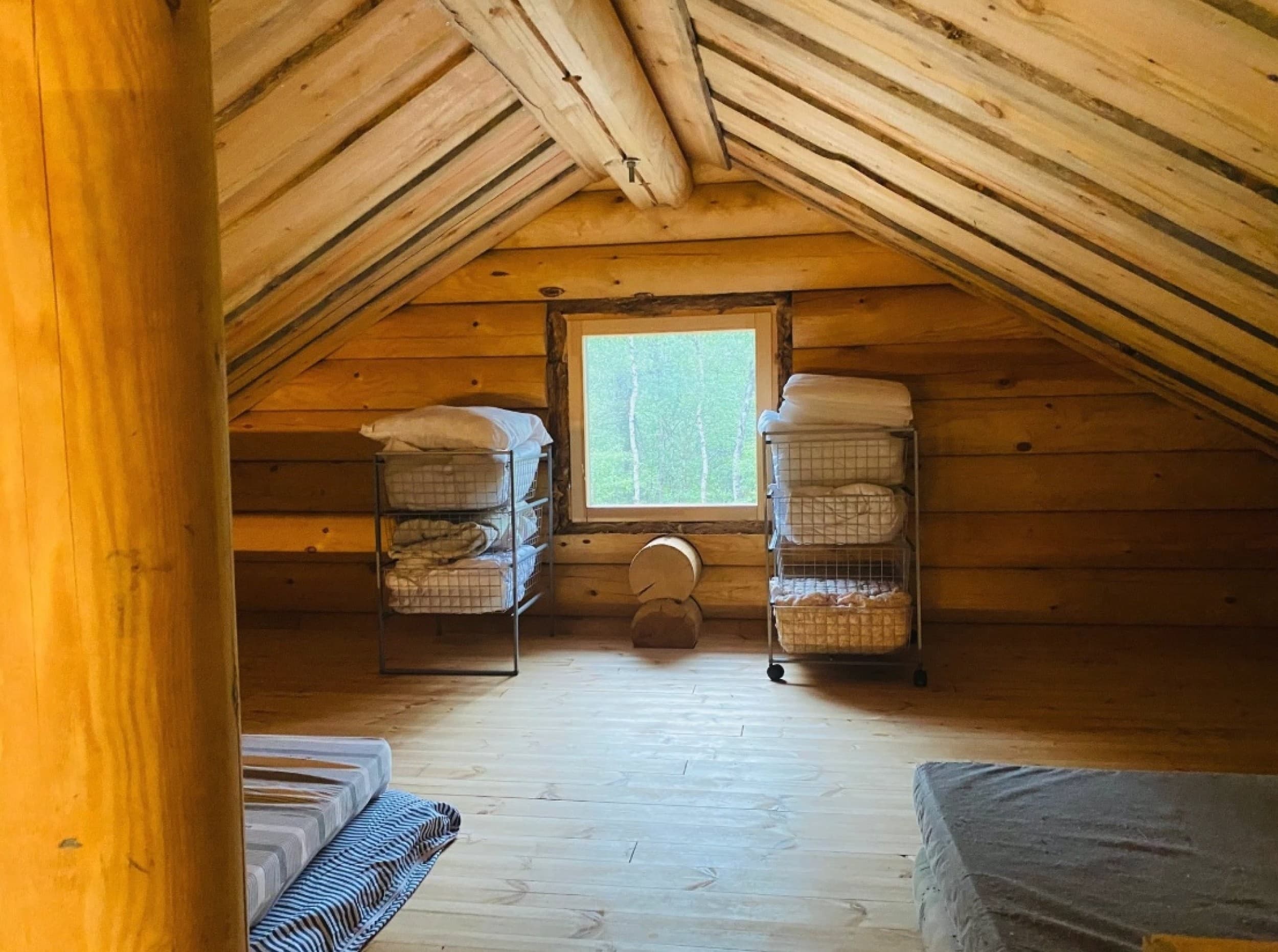 Täysihoidollinen majoitus erämökissä kahdelle viikonloppuna (2 vrk) | Ivalo | Elamyslahjat