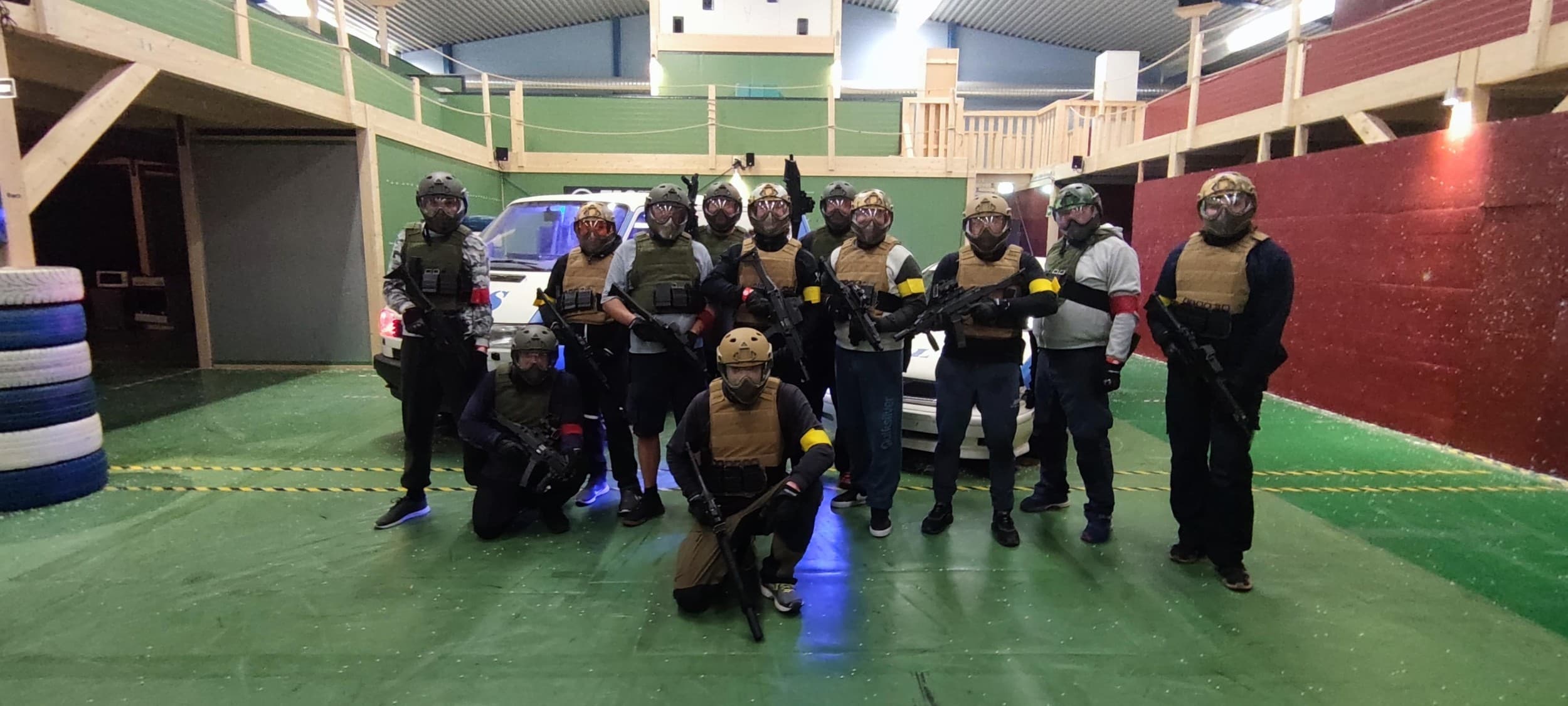 Poliisit vs. Rosvot: Yksityinen Airsoft-taistelu 10:lle | Kerava | Elamyslahjat