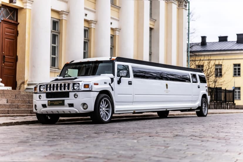 Hummer H2 -limusiinikyyditys 60 min 1-17:lle | Helsinki