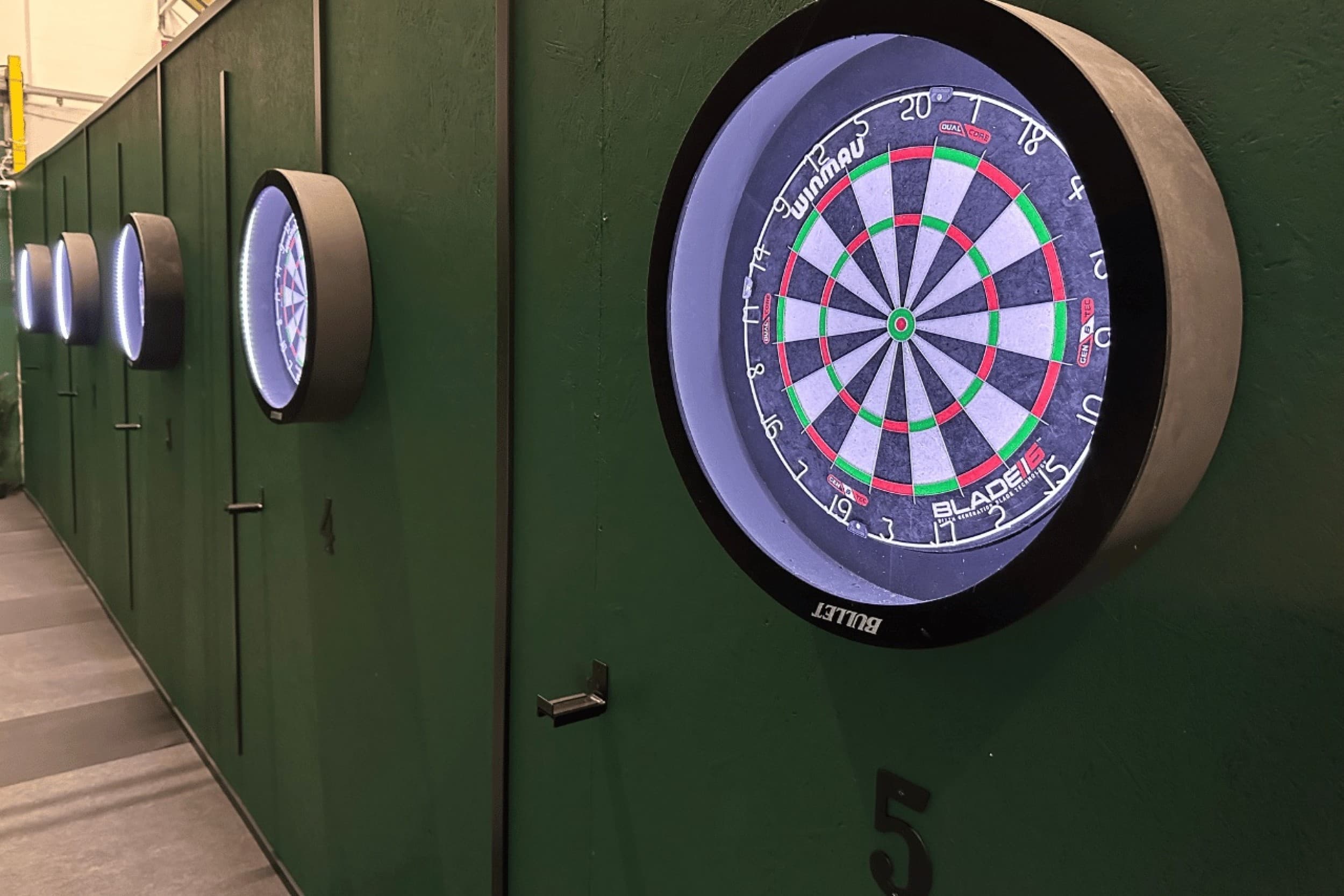 ONEHUNDRED AND EIGHTY! – Lajitutustuminen dartsiin 1-4:lle | Espoo | Elamyslahjat