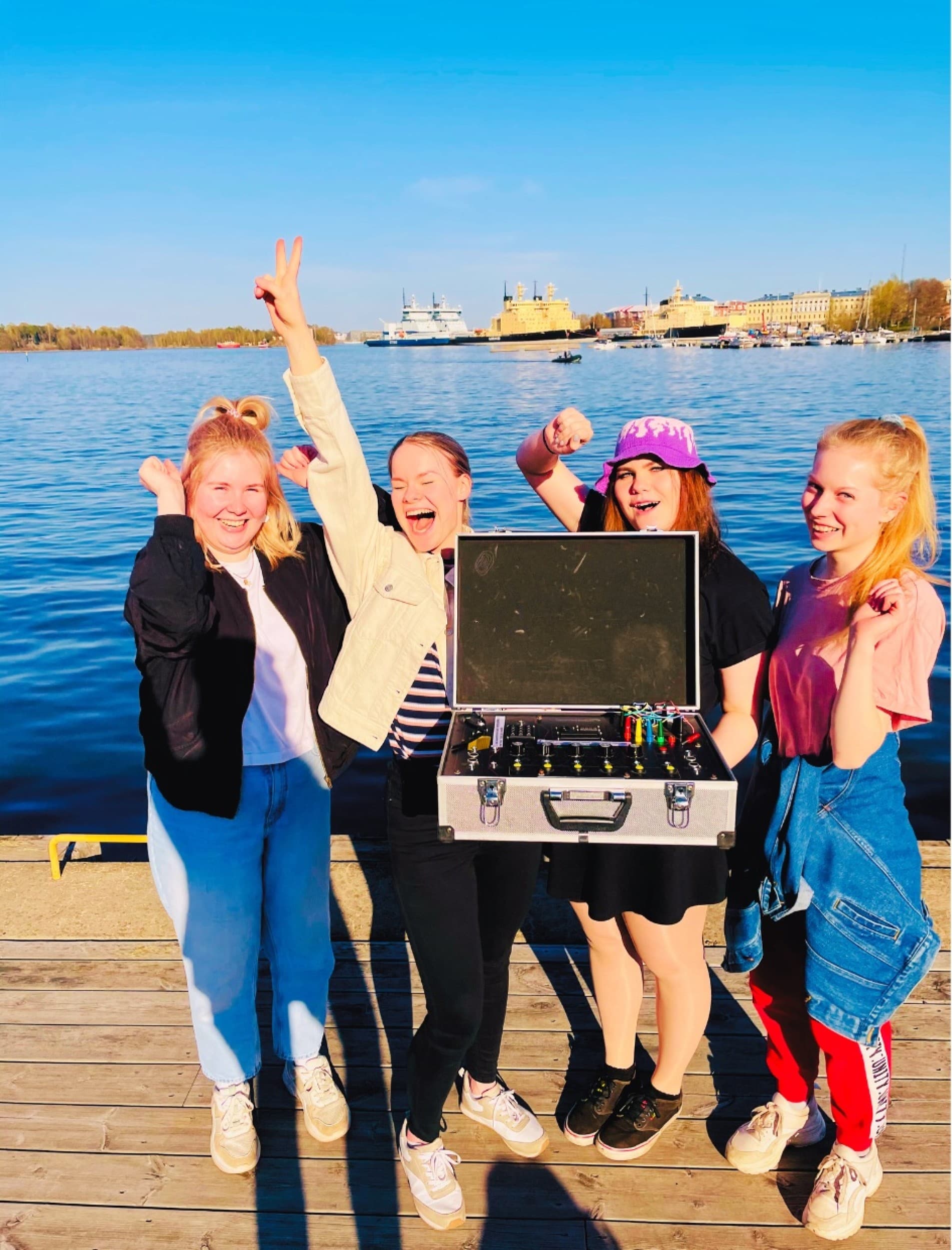 Hylätty laukku -kaupunkiseikkailu 2-6:lle | Helsinki | Elamyslahjat