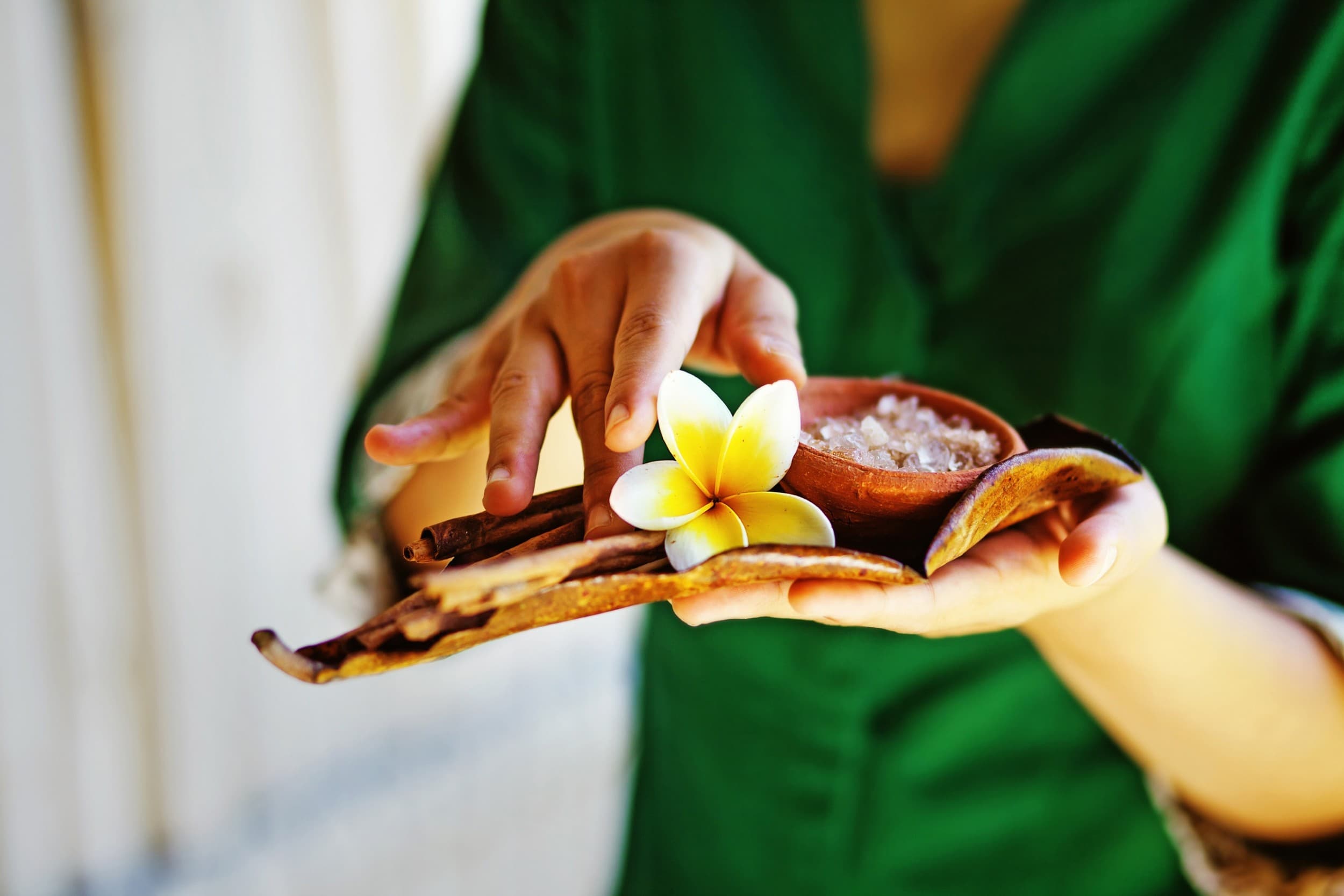 BALINESE RITUAL -aito balilainen vartalohemmottelu | Tampere