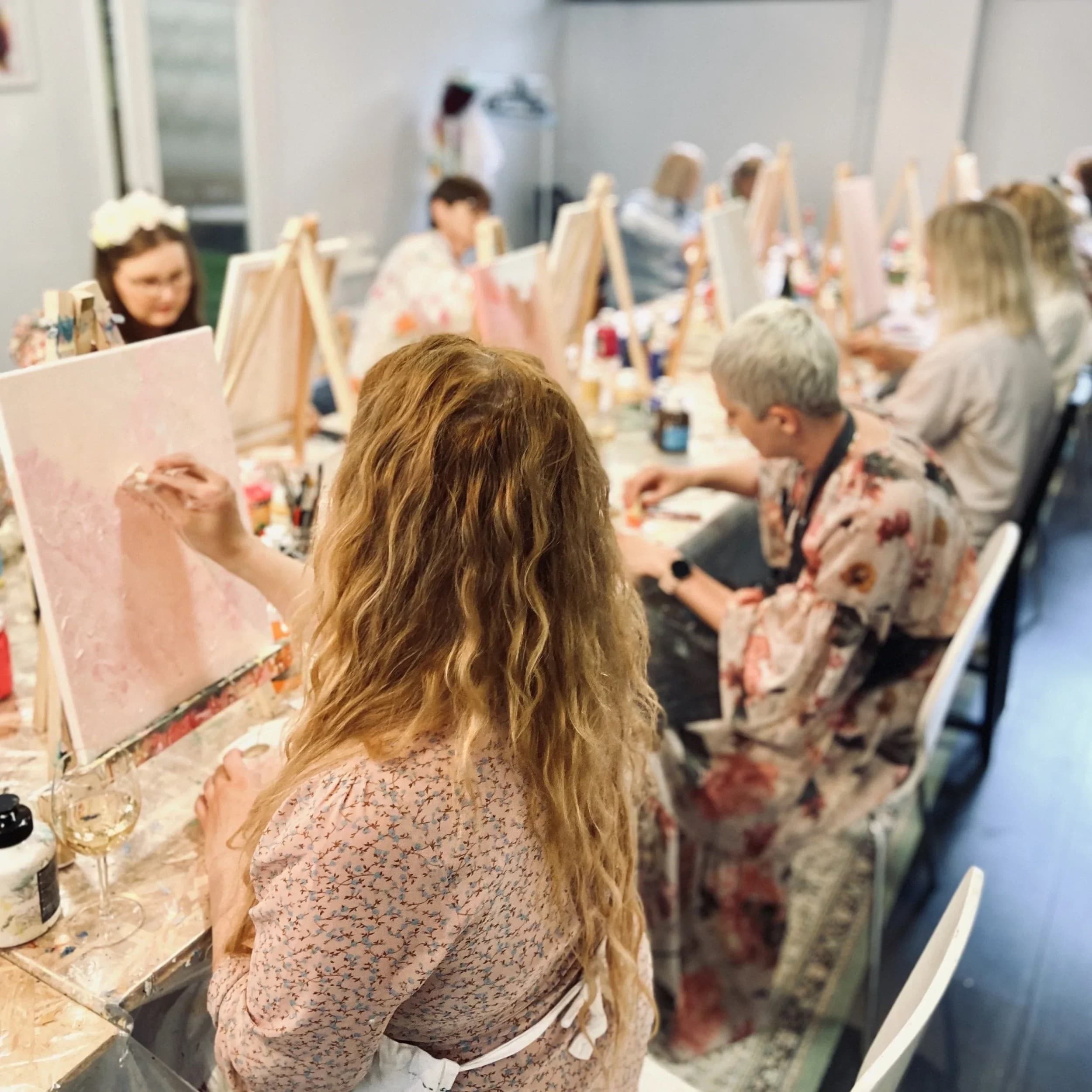 Paints and Wine -workshop kahdelle | Helsinki