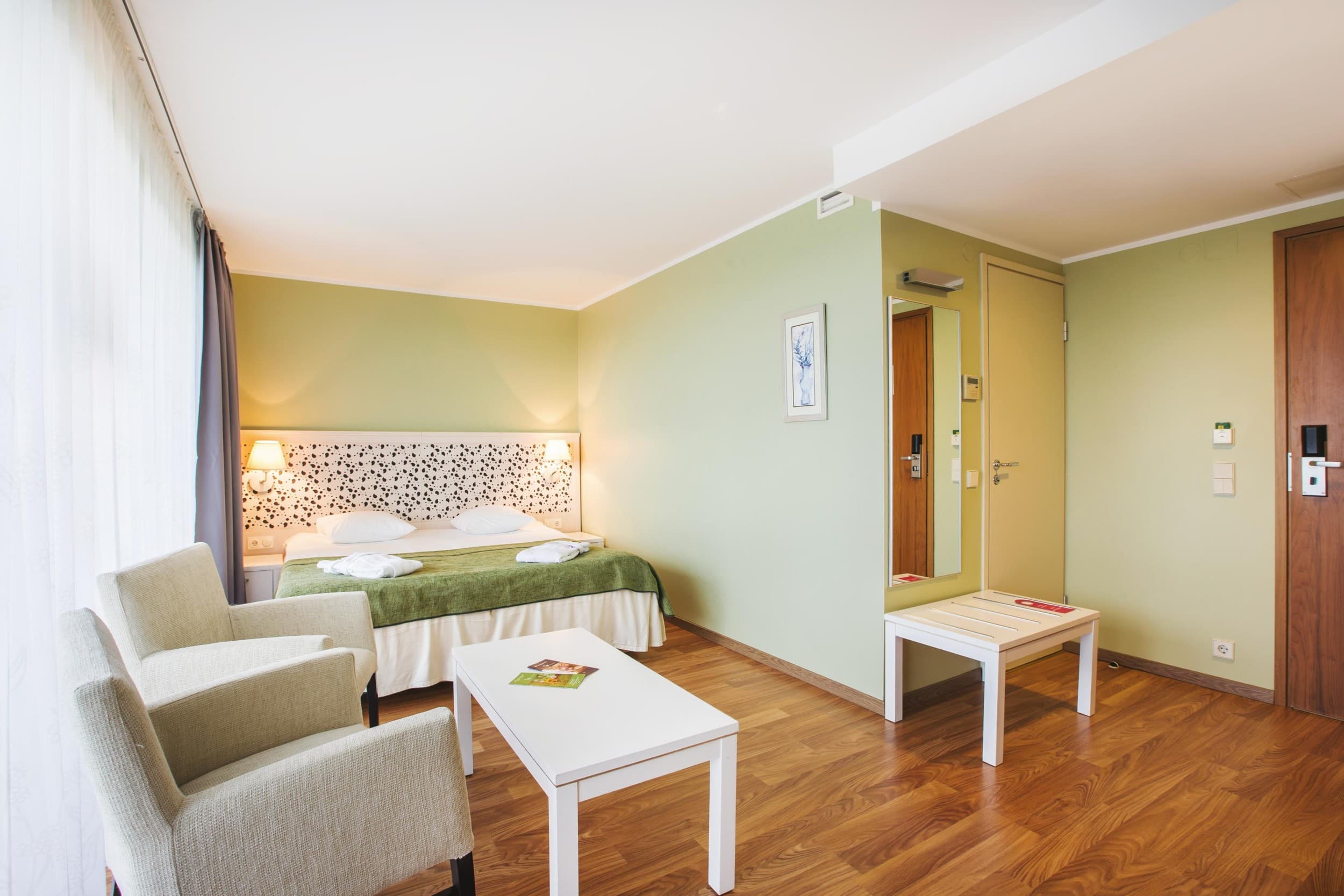 Kevät- ja syyskauden kylpyläpaketti Premium-huoneessa kahdelle (3 yötä) - Hotel Jurmala Spa | Latvia | Elamyslahjat