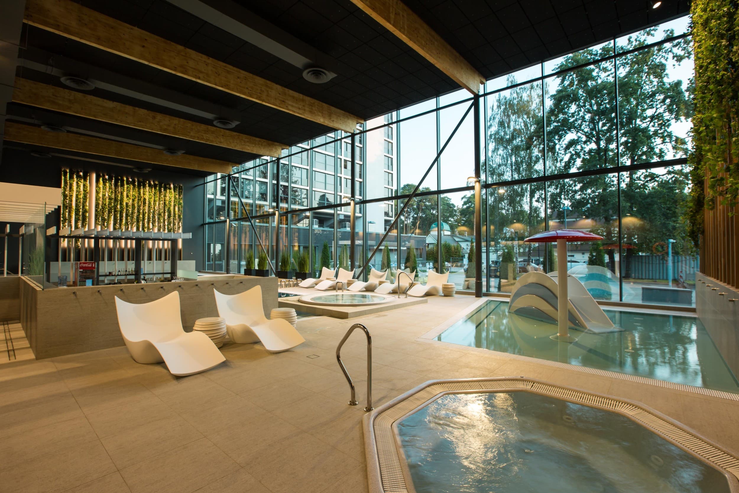 Kevät- ja syyskauden kylpyläpaketti Premium-huoneessa kahdelle (3 yötä) - Hotel Jurmala Spa | Latvia | Elamyslahjat