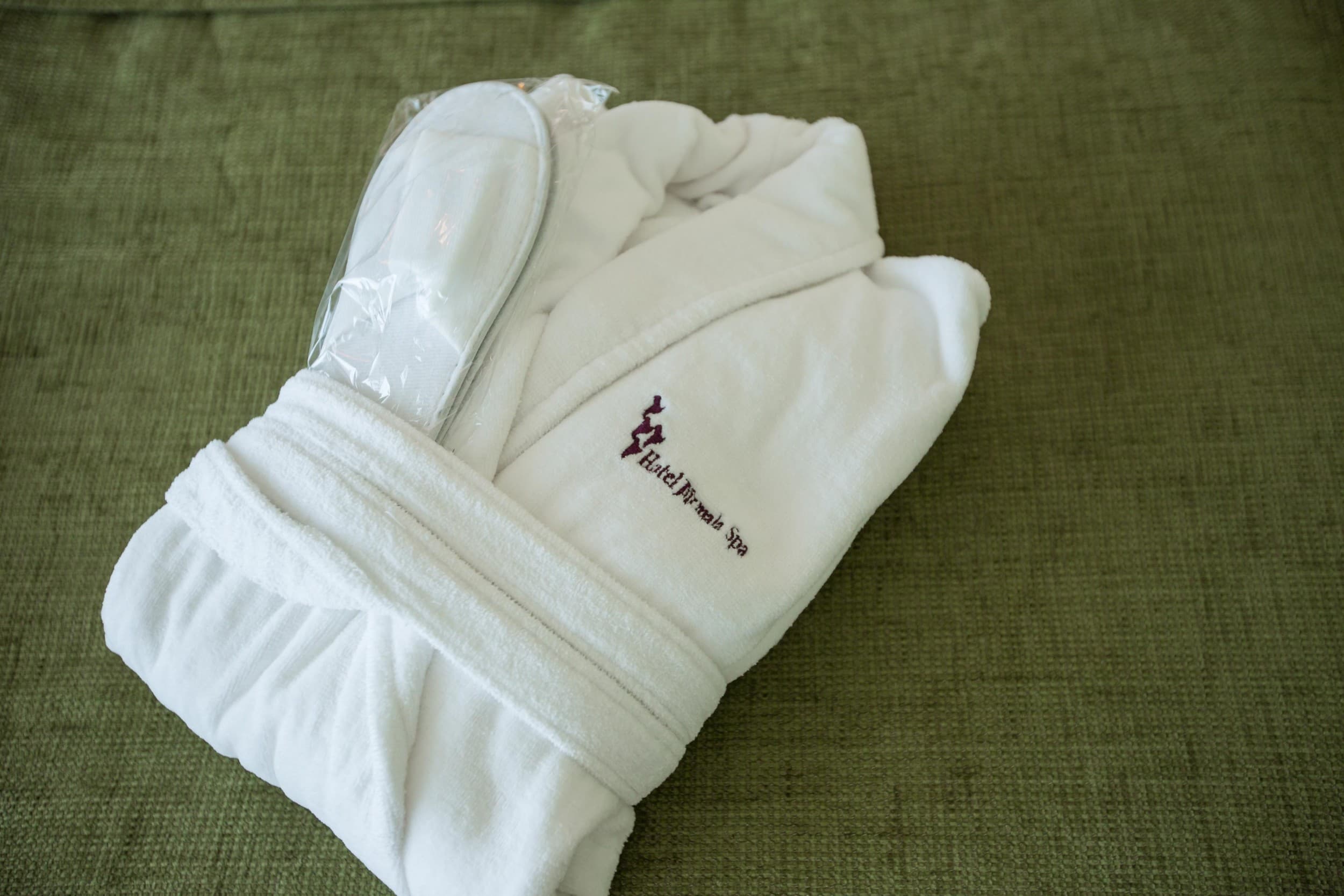 Kevät- ja syyskauden kylpyläpaketti Premium-huoneessa kahdelle (2 yötä) - Hotel Jurmala Spa | Latvia