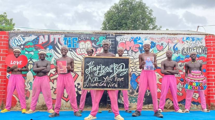 Kustomoitu videotervehdys Afrikasta - Pink Pants | Online