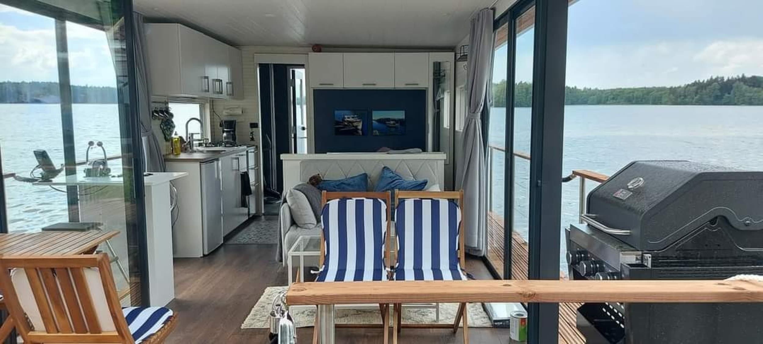 Houseboat Lohjan Helmi - 1vrk yöpyminen sesonkiajan ulkopuolella | Lohja | Elamyslahjat