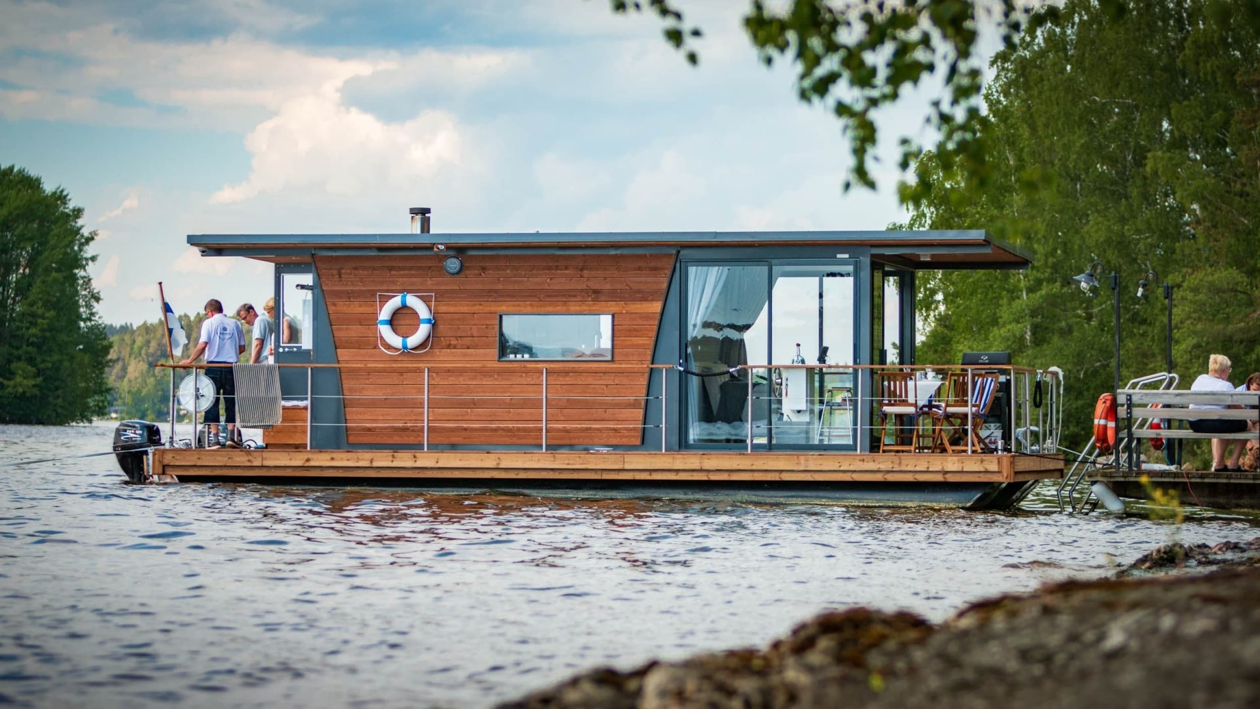 Houseboat Lohjan Helmi - 1vrk yöpyminen sesonkiajan ulkopuolella | Lohja | Elamyslahjat