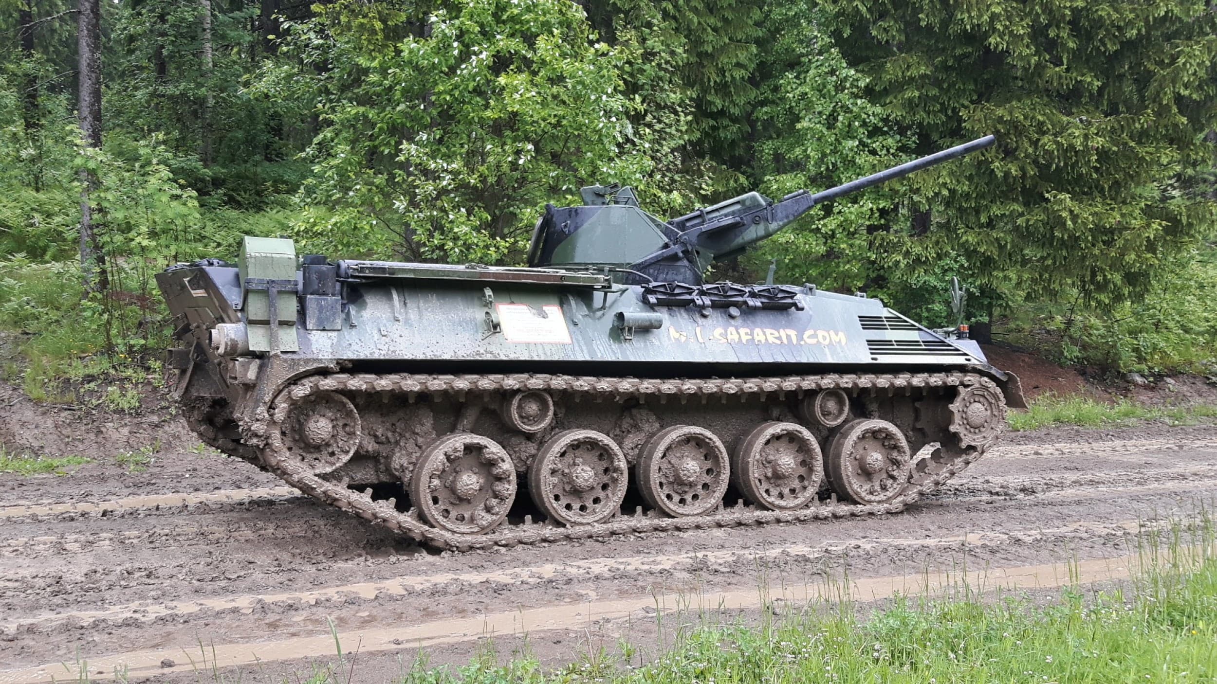 Saurer-panssarisafari | Pornainen | Elamyslahjat